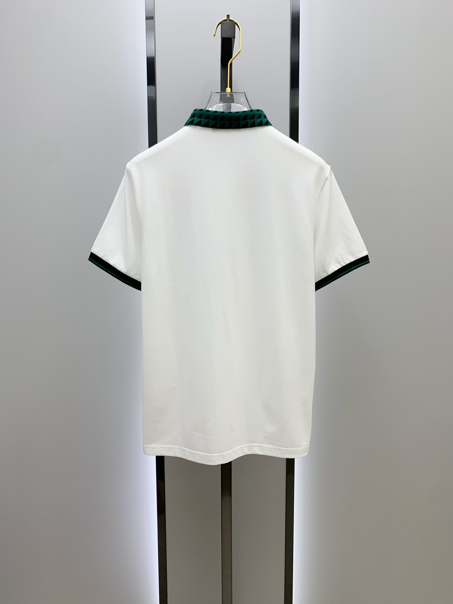 🔥 普拉达 Prada 三角标领刺绣短袖Polo衫📏 尺码：M-3XL💎 面料工艺甄选高支精梳珠地棉，触