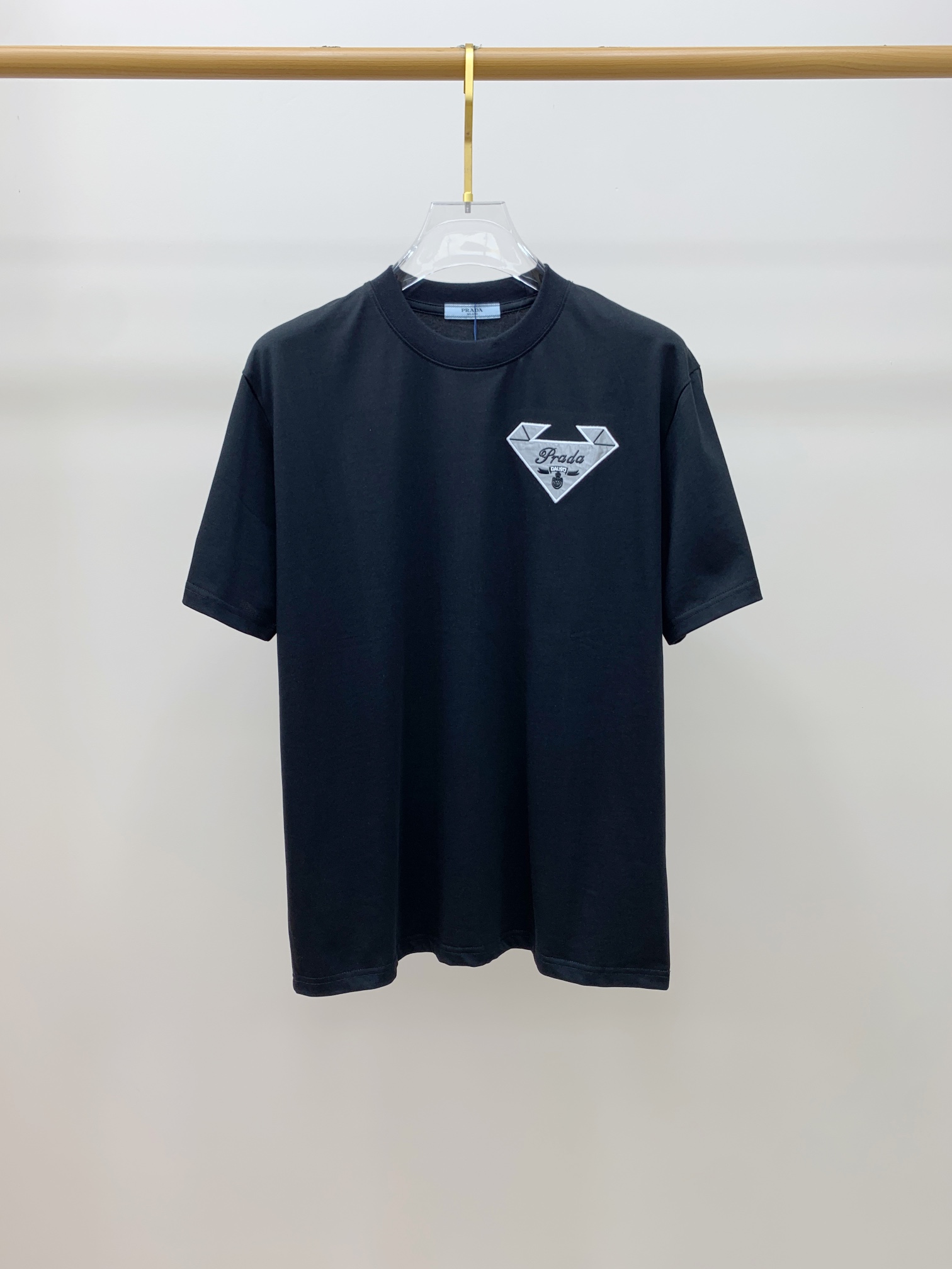 Prada Kleidung T-Shirt Schwarz Weiß Stickerei Baumwolle Frühling/Sommer Kollektion Fashion Kurzarm