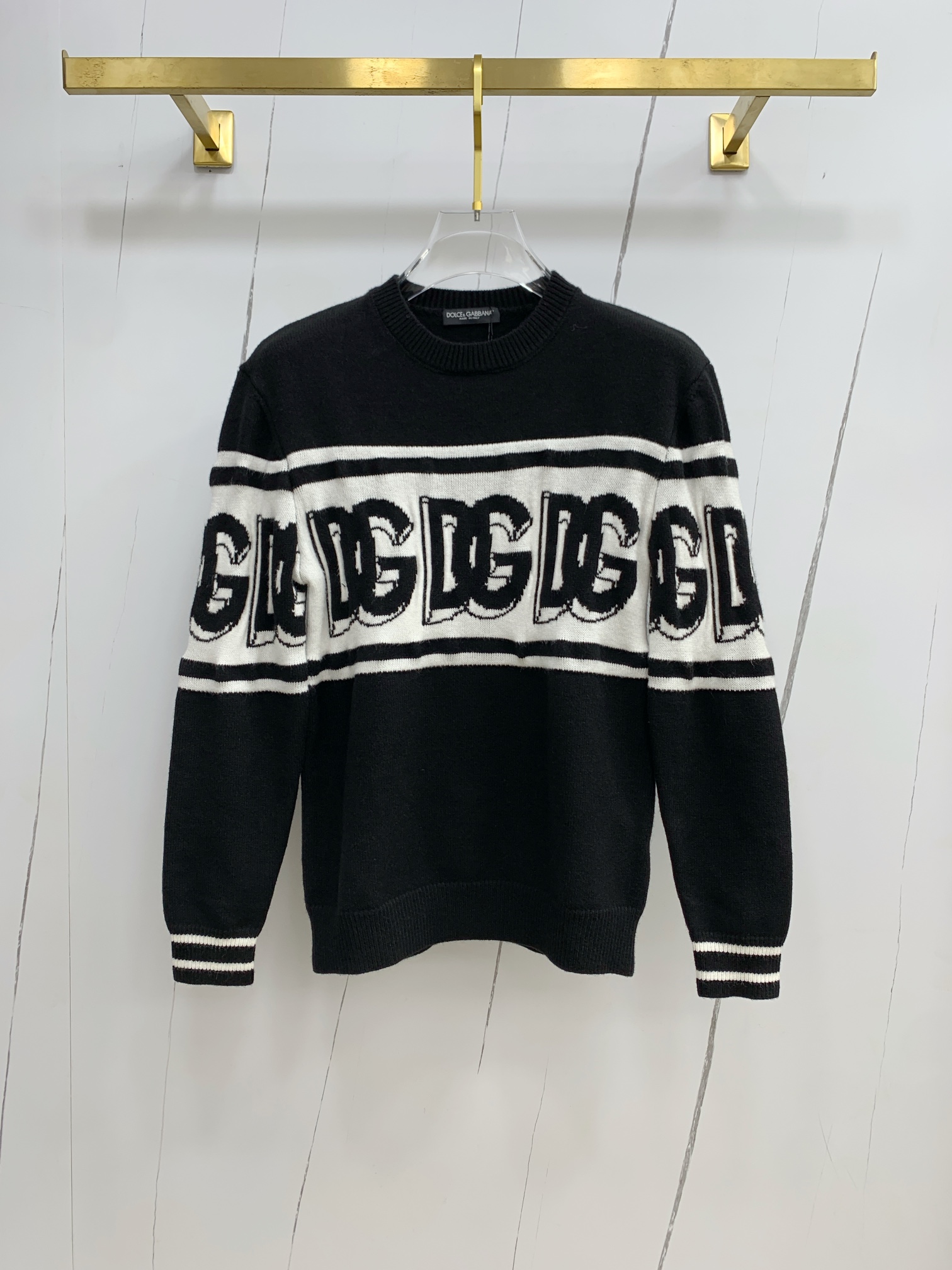 NO:118770,Du Jiajia’s new autumn and winter contrast DG pattern sweater, exclusively for tough products, imported original technology wool worsened!  Fine knitting is integrated, and the color mixed weaving is purely handmade. It is of high grade, highlighting the taste and luxury of clothing. It is exquisite in craftsmanship!  Customized original craft thread upper body is so handsome, purchasing level code S-XL, Dolce & Gabbana, Dolce & Gabbana, sweaters, alexander wang19860909杜嘉家秋冬新品撞色DG图案毛衣,专供狠货,进口原版科技羊毛精纺！精细针织一体,色彩混织纯手工技艺呈现 档次极高,凸显衣着品味与奢华 工艺精湛！定制原版工艺螺纹上身帅到爆,代购级别码数Ｓ-XL,,Dolce&Gabbana,Dolce&Gabbana,sweaters,alexander wang,Men's clothing