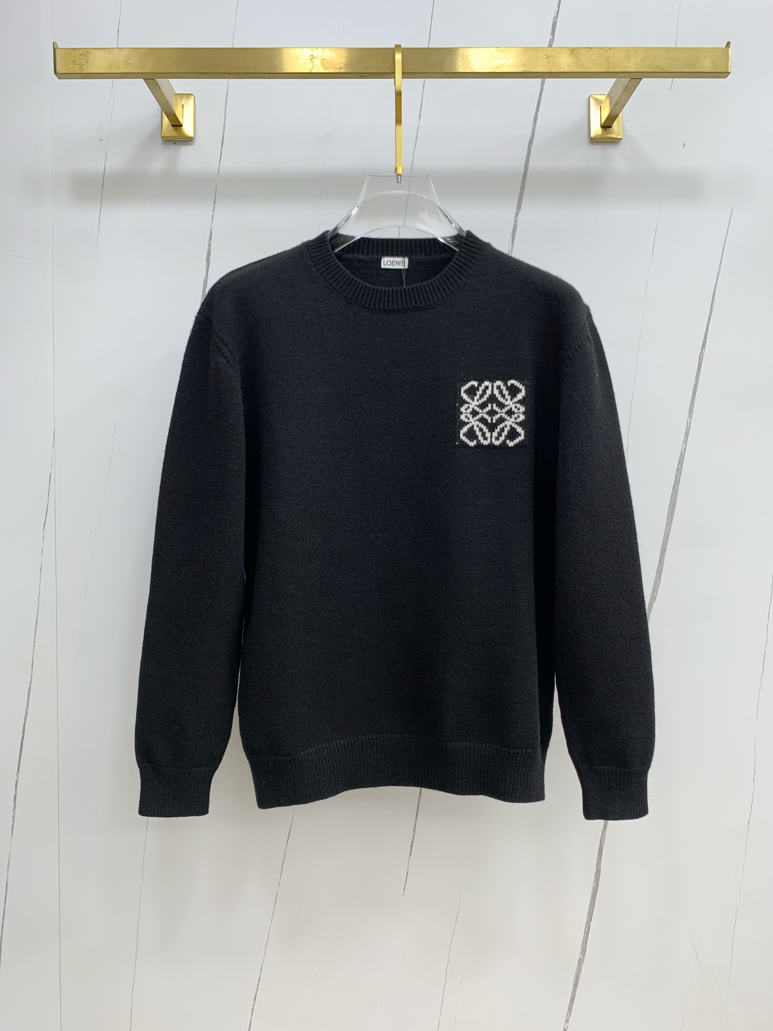 NO:118777,Luo Yijia’s new autumn and winter products Luo Yiwei logo pattern logoLOEVE sweater on the chest, exclusively for ruthless goods, imported original technology wool worsened!  Fine knitting is integrated, and the color mixed weaving is purely handmade. It is of high grade, highlighting the taste and luxury of clothing. It is exquisite in craftsmanship!  Customized original craft thread upper body is so handsome, purchasing level code S-XL, loewe, loewe, sweaters, alexander wang19860909罗意家秋冬新品胸前罗意威标识图案logoLOEVE毛衣,专供狠货,进口原版科技羊毛精纺！精细针织一体,色彩混织纯手工技艺呈现 档次极高,凸显衣着品味与奢华 工艺精湛！定制原版工艺螺纹上身帅到爆,代购级别码数Ｓ-XL,,loewe,loewe,sweaters,alexander wang,Men's clothing