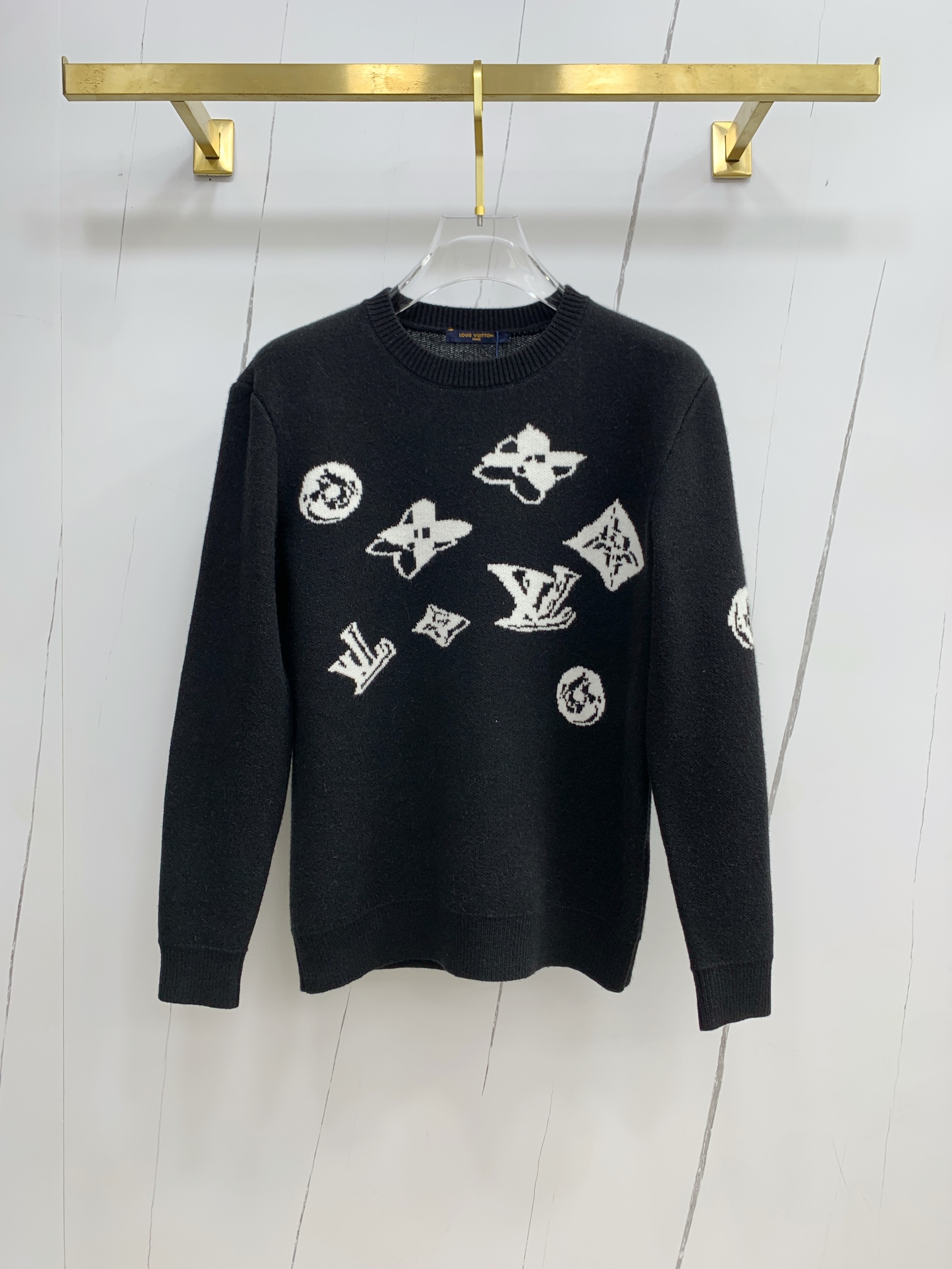 NO:118763,Lujia's new autumn and winter products, logo sweater on chest, exclusively for tough goods, imported original technology wool worsened!  Fine knitting is integrated, and the color mixed weaving is purely handmade. It is of high grade, highlighting the taste and luxury of clothing. It is exquisite in craftsmanship!  Customized original craft thread upper body is so handsome, purchasing level code number S-XL,,louis vuitton,louis vuitton,louis vuitton,sweaters,alexander wang19860909驴家秋冬新品胸前Lv标识图案logo毛衣,专供狠货,进口原版科技羊毛精纺！精细针织一体,色彩混织纯手工技艺呈现 档次极高,凸显衣着品味与奢华 工艺精湛！定制原版工艺螺纹上身帅到爆,代购级别码数Ｓ-XL,,louis vuitton,louis vuitton,louis vuitton,sweaters,alexander wang,Men's clothing