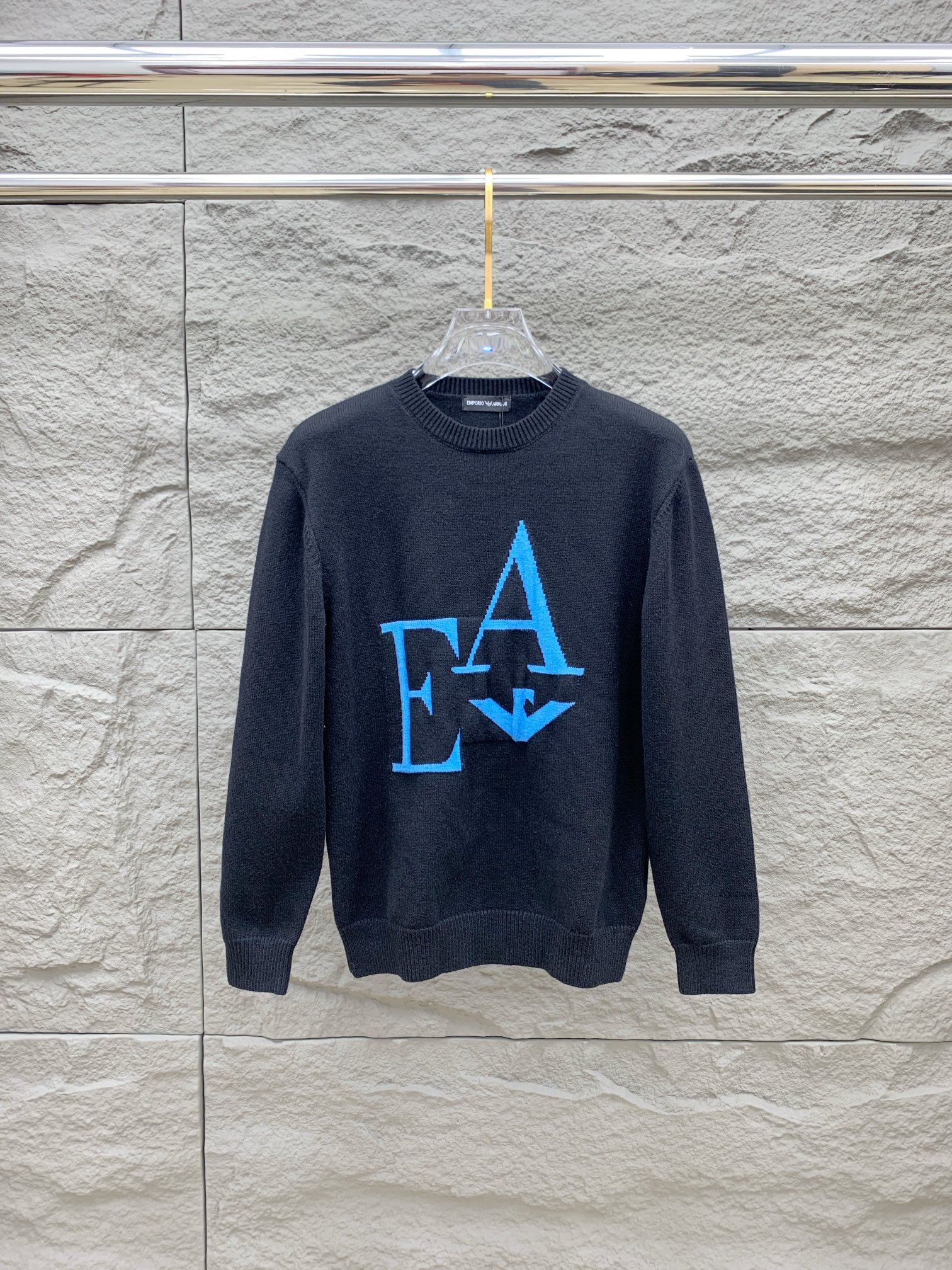 NO:118728,Ajia’s new autumn and winter EA letter pattern sweater, exclusively for harsh goods, imported original technology wool worsened!  Fine knitting is integrated, and the color mixed weaving is purely handmade. It is of high grade, highlighting the taste and luxury of clothing. It is exquisite in craftsmanship!  Customized original craft thread upper body is so handsome, purchasing level code S-XL, armani, sweaters, alexander wang19860909阿家秋冬新品EA字母图案毛衣,专供狠货,进口原版科技羊毛精纺！精细针织一体,色彩混织纯手工技艺呈现 档次极高,凸显衣着品味与奢华 工艺精湛！定制原版工艺螺纹上身帅到爆,代购级别码数Ｓ-XL,,armani,sweaters,alexander wang,Men's clothing