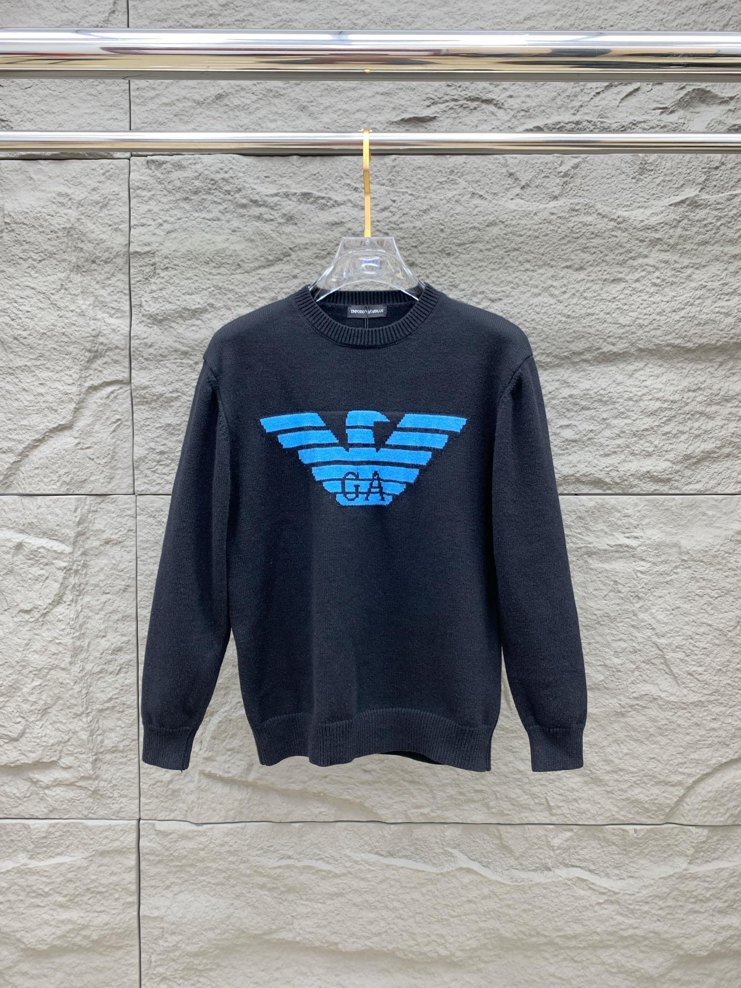 NO:118731,Ajia’s new Armani pattern logo sweater, exclusively for harsh goods, imported original technology wool worsened!  Fine knitting is integrated, and the color mixed weaving is purely handmade. It is of high grade, highlighting the taste and luxury of clothing. It is exquisite in craftsmanship!  Customized original craft thread upper body is so handsome, purchasing level code S-XL, armani, armani, sweaters, alexander wang19860909阿家秋冬新品阿玛尼图案标识毛衣,专供狠货,进口原版科技羊毛精纺！精细针织一体,色彩混织纯手工技艺呈现 档次极高,凸显衣着品味与奢华 工艺精湛！定制原版工艺螺纹上身帅到爆,代购级别码数Ｓ-XL,,armani,armani,sweaters,alexander wang,Men's clothing