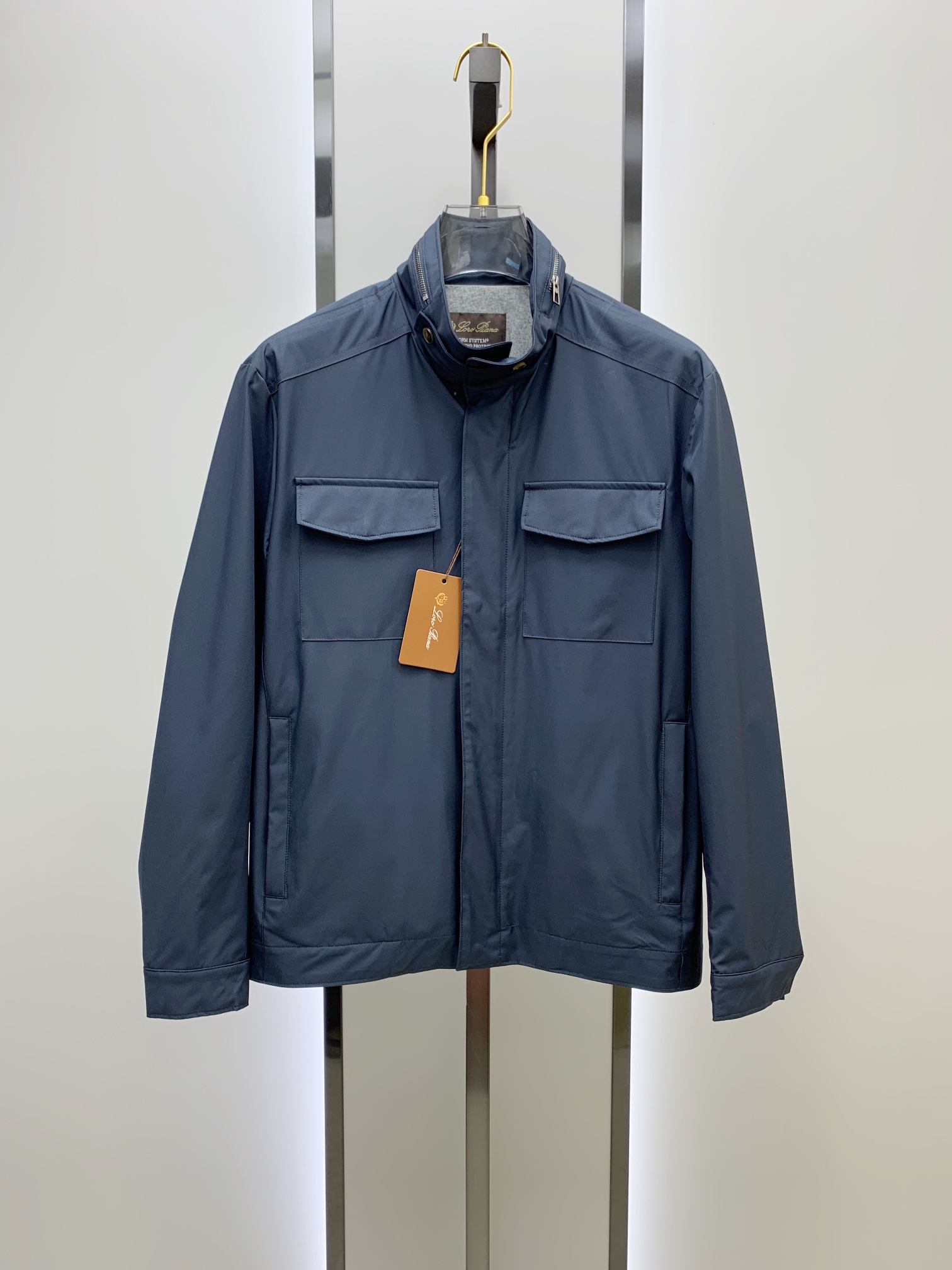 NO:116385,LP high-quality new spring and summer jacket with 2025 spring and summer jacket, the new product on the show is perfect, the memory fabric is comfortable and warm, the color is full and attractive, and the very outstanding design easily advances the sense of fashion. The workmanship is extremely exquisite and rigorous, and the wiring is neat and meticulous!  A masterpiece of a big-name designer!  The upper body doesn't look bloated and super handsome!  Code number M~3XL (48-56) Multi-color, loro piano, jackets & coats, jackets & coats, alexander wang19860909LP 高品质2025春夏新款夹克外套,秀场新品品相非常完美,记忆面料舒适保暖,色泽饱满诱人,非常出彩的设计,轻松将时髦感进阶,做工极为考究严谨,走线工整细致！大牌设计师巨作！上身不显臃肿、超级帅气！ 码数M~3XL（48-56） 多颜色,,loro piana,jackets & coats,jackets & coats,alexander wang,Men's clothing