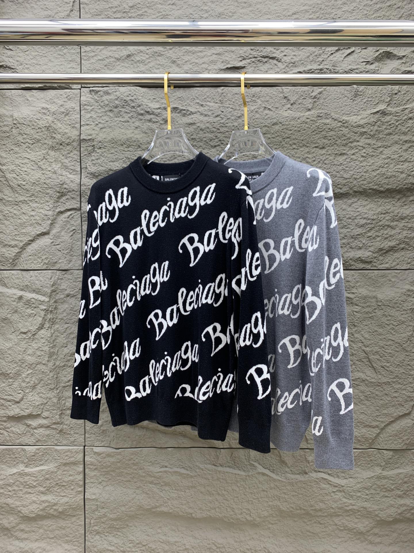 NO:597116,Balenciaga loose fit, perfectly reproduced, original European reproduction of velvet, carded, and washed velvet. Mercerized merino wool, soft, smooth, does not prick the skin, and has excellent thermal insulation properties. Full set of accessories are customized, German Stoll fully automatic loom ready-made garments. Size M-2XL. Maximum wear is about 195 pounds. Please indicate height and weight when ordering, balenciaga, alexander wang19860909巴黎世家 宽松版型 完美复刻 欧洲原版复刻选绒、梳绒、洗绒工艺 丝光美丽诺羊毛,柔弱,爽滑,不扎皮肤,保暖性能极佳 全套辅料定做,德国斯托尔全自动织机成衣 码数M-2XL 最大可穿195斤左右报单注明身高体重,,balenciaga,alexander wang,Men's clothing