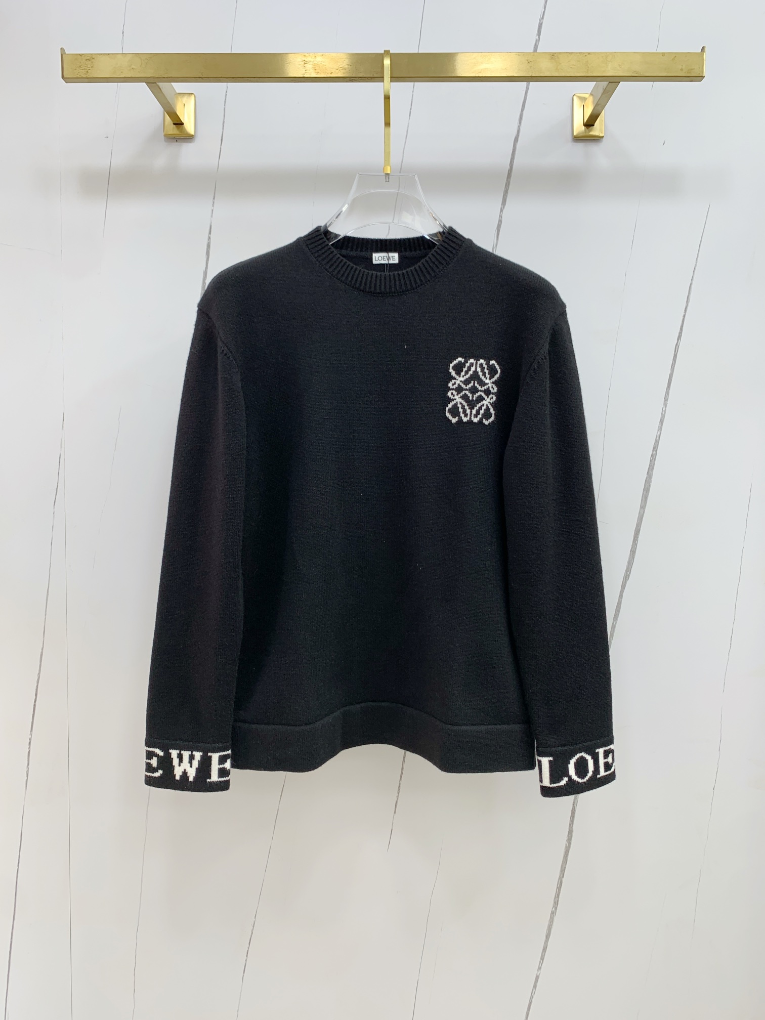 NO:118789,Luo Yijia’s new autumn and winter products Luo Yiwei logo pattern logo cuff LOEVE sweater, exclusively for ruthless goods, imported original technology wool worsened!  Fine knitting is integrated, and the color mixed weaving is purely handmade. It is of high grade, highlighting the taste and luxury of clothing. It is exquisite in craftsmanship!  Customized original craft thread upper body is so handsome, purchasing level code S-XL, loewe, loewe, sweaters, alexander wang19860909罗意家秋冬新品胸前罗意威标识图案logo袖口LOEVE毛衣,专供狠货,进口原版科技羊毛精纺！精细针织一体,色彩混织纯手工技艺呈现 档次极高,凸显衣着品味与奢华 工艺精湛！定制原版工艺螺纹上身帅到爆,代购级别码数Ｓ-XL,,loewe,loewe,sweaters,alexander wang,Men's clothing