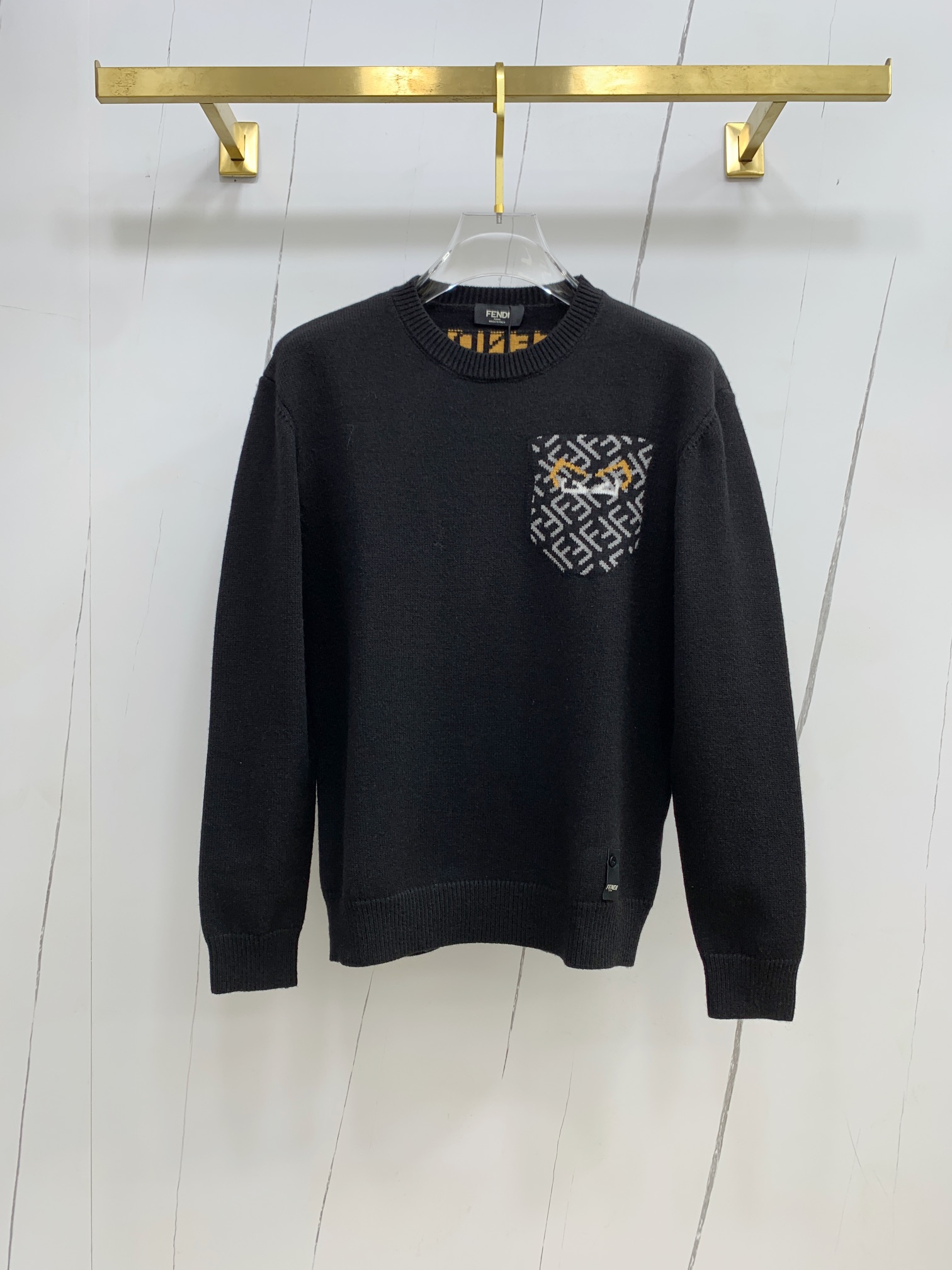 NO:118766,Fenjia autumn and winter new product Fendi jacquard pocket logo back fendi pattern sweater, exclusively for tough goods, imported original technology wool worsened!  Fine knitting is integrated, and the color mixed weaving is purely handmade. It is of high grade, highlighting the taste and luxury of clothing. It is exquisite in craftsmanship!  Customized original craft thread upper body is so handsome, purchasing level code S-XL,,fendi,fendi,fendi,sweaters,alexander wang19860909芬家秋冬新品芬迪提花口袋标识后背fendi图案毛衣,专供狠货,进口原版科技羊毛精纺！精细针织一体,色彩混织纯手工技艺呈现 档次极高,凸显衣着品味与奢华 工艺精湛！定制原版工艺螺纹上身帅到爆,代购级别码数Ｓ-XL,,fendi,fendi,fendi,sweaters,alexander wang,Men's clothing