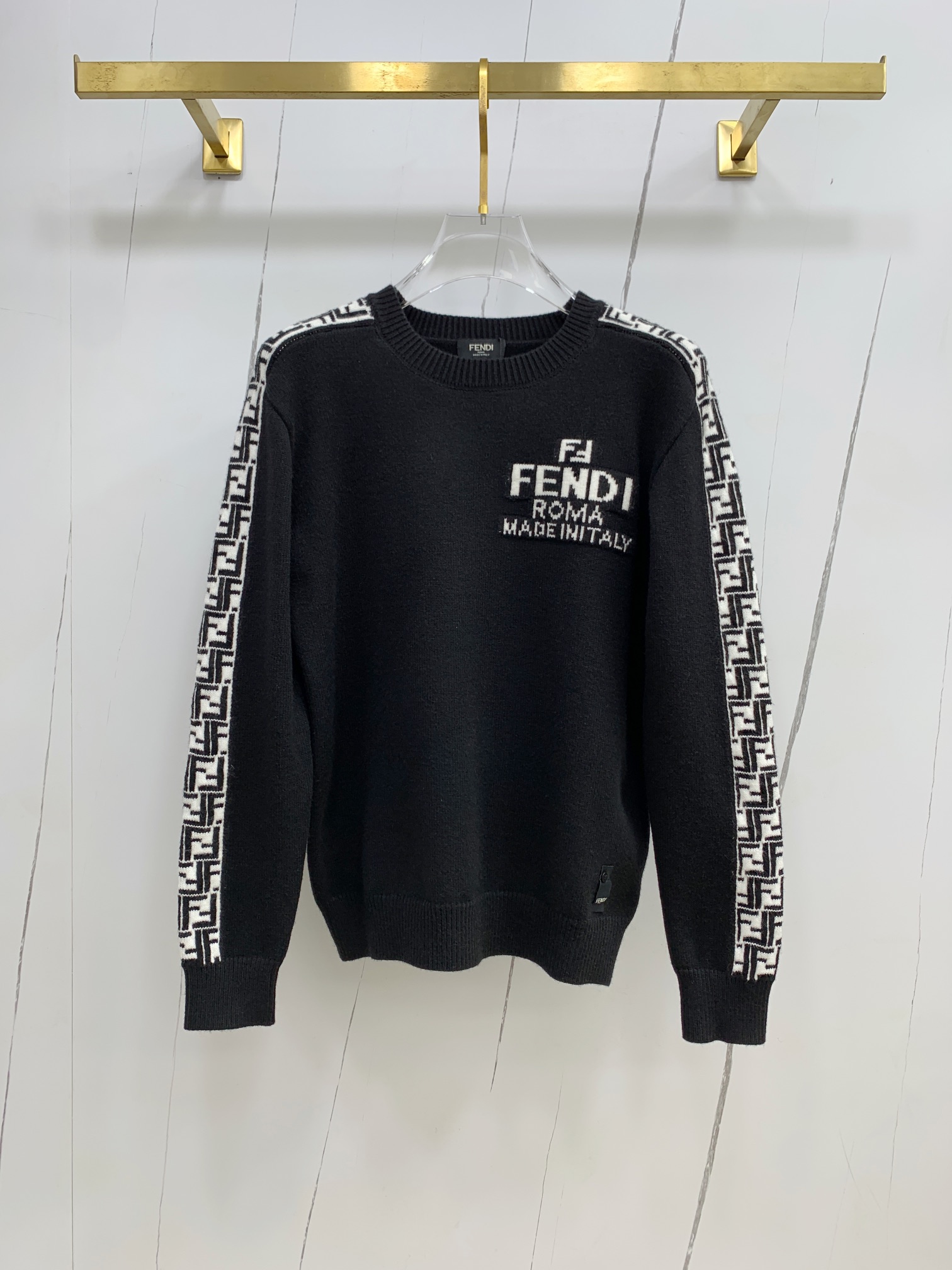 NO:118786,Fenjia's new autumn and winter products Fendi Fendi alphabet pattern arm double F sweater, exclusively for ruthless goods, imported original technology wool worsened!  Fine knitting is integrated, and the color mixed weaving is purely handmade. It is of high grade, highlighting the taste and luxury of clothing. It is exquisite in craftsmanship!  Customized original craft thread upper body is so handsome, purchasing level code S-XL,,fendi,fendi,fendi,sweaters,alexander wang19860909芬家秋冬新品芬迪fendi字母图案手臂双F毛衣,专供狠货,进口原版科技羊毛精纺！精细针织一体,色彩混织纯手工技艺呈现 档次极高,凸显衣着品味与奢华 工艺精湛！定制原版工艺螺纹上身帅到爆,代购级别码数Ｓ-XL,,fendi,fendi,fendi,sweaters,alexander wang,Men's clothing