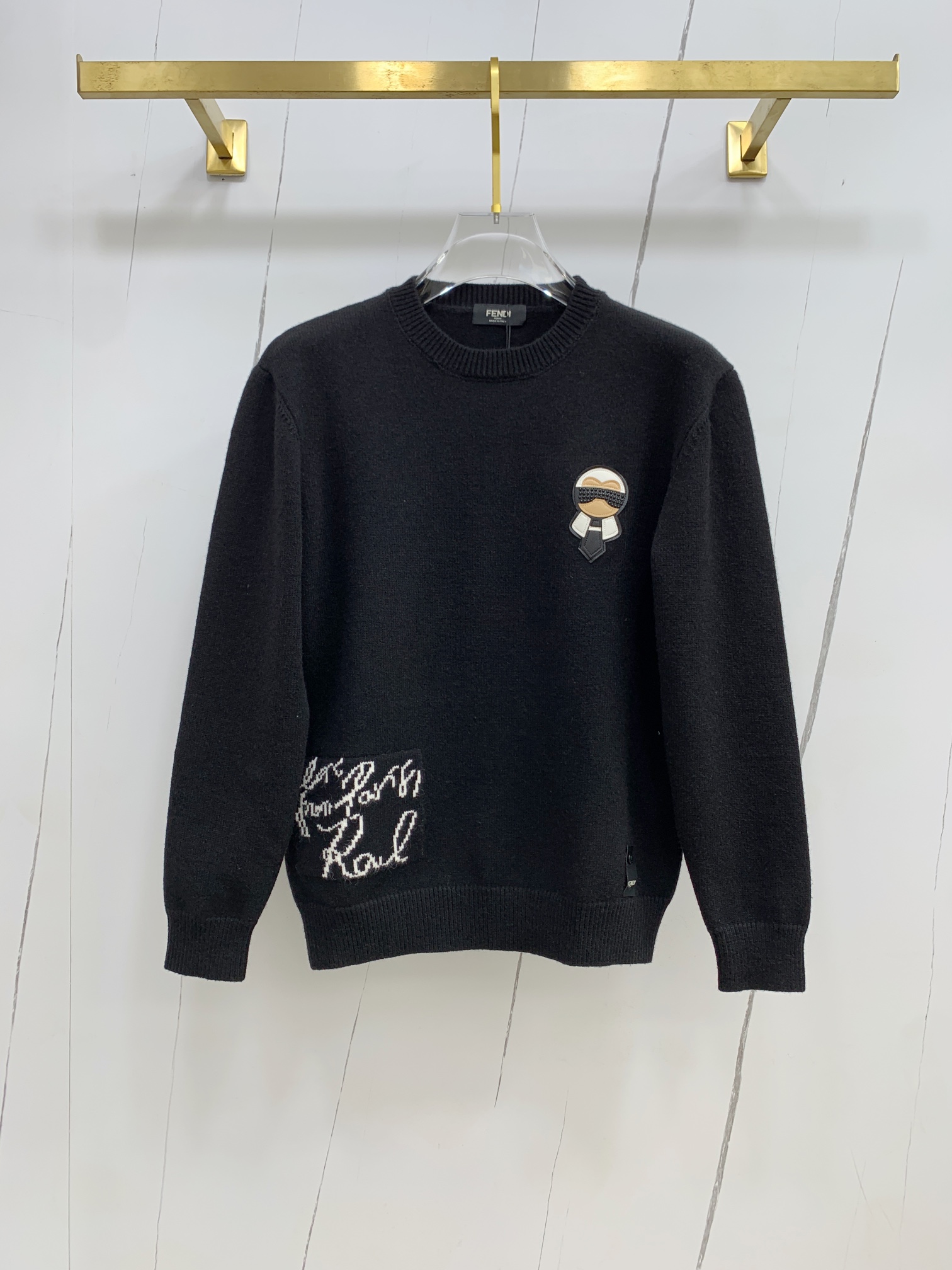 NO:118765,Fenjia autumn and winter new Fendi leather brand   hem fendi letter pattern sweater, exclusively for ruthless goods, imported original technology wool worsened!  Fine knitting is integrated, and the color mixed weaving is purely handmade. It is of high grade, highlighting the taste and luxury of clothing. It is exquisite in craftsmanship!  Customized original craft thread upper body is so handsome, purchasing level code S-XL,,fendi,fendi,fendi,sweaters,alexander wang19860909芬家秋冬新品芬迪皮牌 下摆fendi字母图案毛衣,专供狠货,进口原版科技羊毛精纺！精细针织一体,色彩混织纯手工技艺呈现 档次极高,凸显衣着品味与奢华 工艺精湛！定制原版工艺螺纹上身帅到爆,代购级别码数Ｓ-XL,,fendi,fendi,fendi,sweaters,alexander wang,Men's clothing