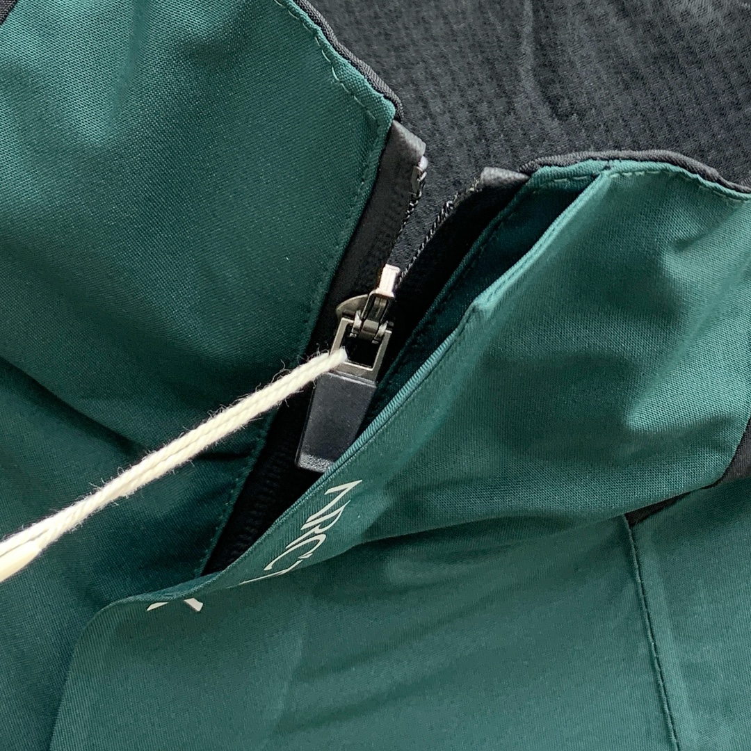 新款来袭 最高版本【始祖鸟】 三合一功能性户外性能 防风，防雨，90绒，ARCTERYX 始祖鸟硬壳顶级