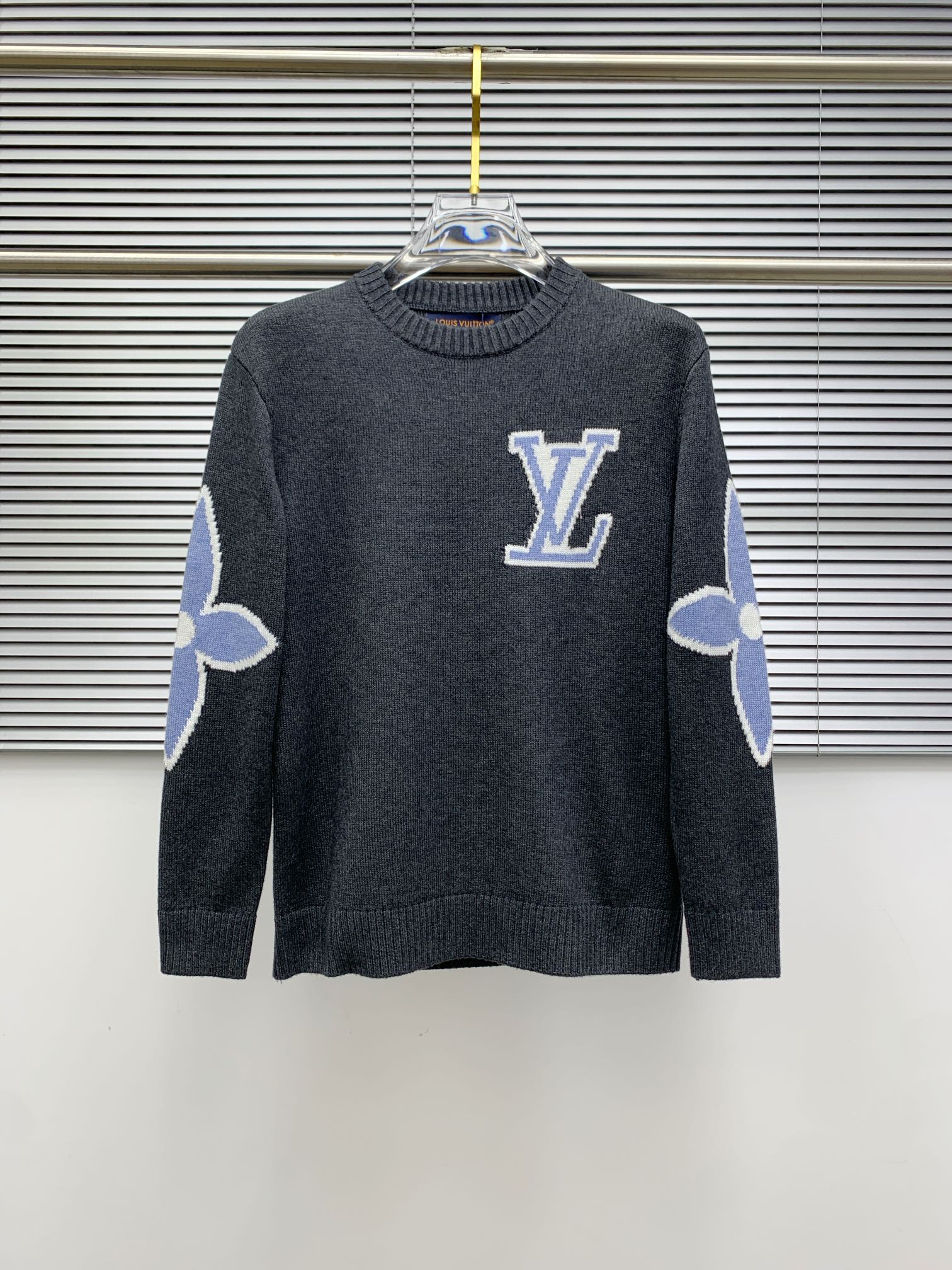 NO:120641,Loose style of the donkey, perfect replica European original replica selection of velvet, comb velvet, and washing velvet craftsmanship of mercerized merceric wool, weak, smooth, no skin tampering, excellent warmth performance. Customized for the complete set of auxiliary materials, fully automatic loom garments in Germany Stor, Germany. Number of sizes M-2XL. Maximum wearable about 195 catties. Notice the height and weight., louis vuitton,louis vuitton,alexander wang19860909驴家宽松版型 完美复刻 欧洲原版复刻选绒、梳绒、洗绒工艺 丝光美丽诺羊毛,柔弱,爽滑,不扎皮肤,保暖性能极佳 全套辅料定做,德国斯托尔全自动织机成衣 码数M-2XL 最大可穿195斤左右报单注明身高体重,,louis vuitton,louis vuitton,alexander wang,Men's clothing