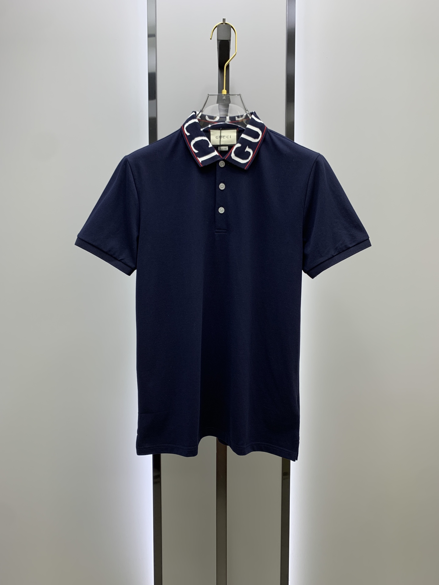 NO:120672,After the New Year, Gucci 25SS new spring and summer short-sleeved lapel T-shirt polo shirt, the highest version is customized with customized high-end vermill fabric simple and fashionable style, thread color combination, super beautiful!  The classic logo with a simple and elegant style of the chest letter logo!  Full of high-end feel, wearable in all seasons. Simple European style official website is on sale. Number M-3XL, gucci, gucci, T-shirt, tees, t-shirt, alexander wang19860909年后 古驰Gucci 25SS新款春夏短袖翻领T恤polo衫,最高版本客供定制高端朱地面料简单时尚款,螺纹拼色螺纹配色超级好看！胸口字母标识经典logo简单大方的款式！满满的高级感,四季可穿.简欧风格官网在售 码数M-3XL,,gucci,gucci,T-shirt,tees，t-shirt,alexander wang,Men's clothing