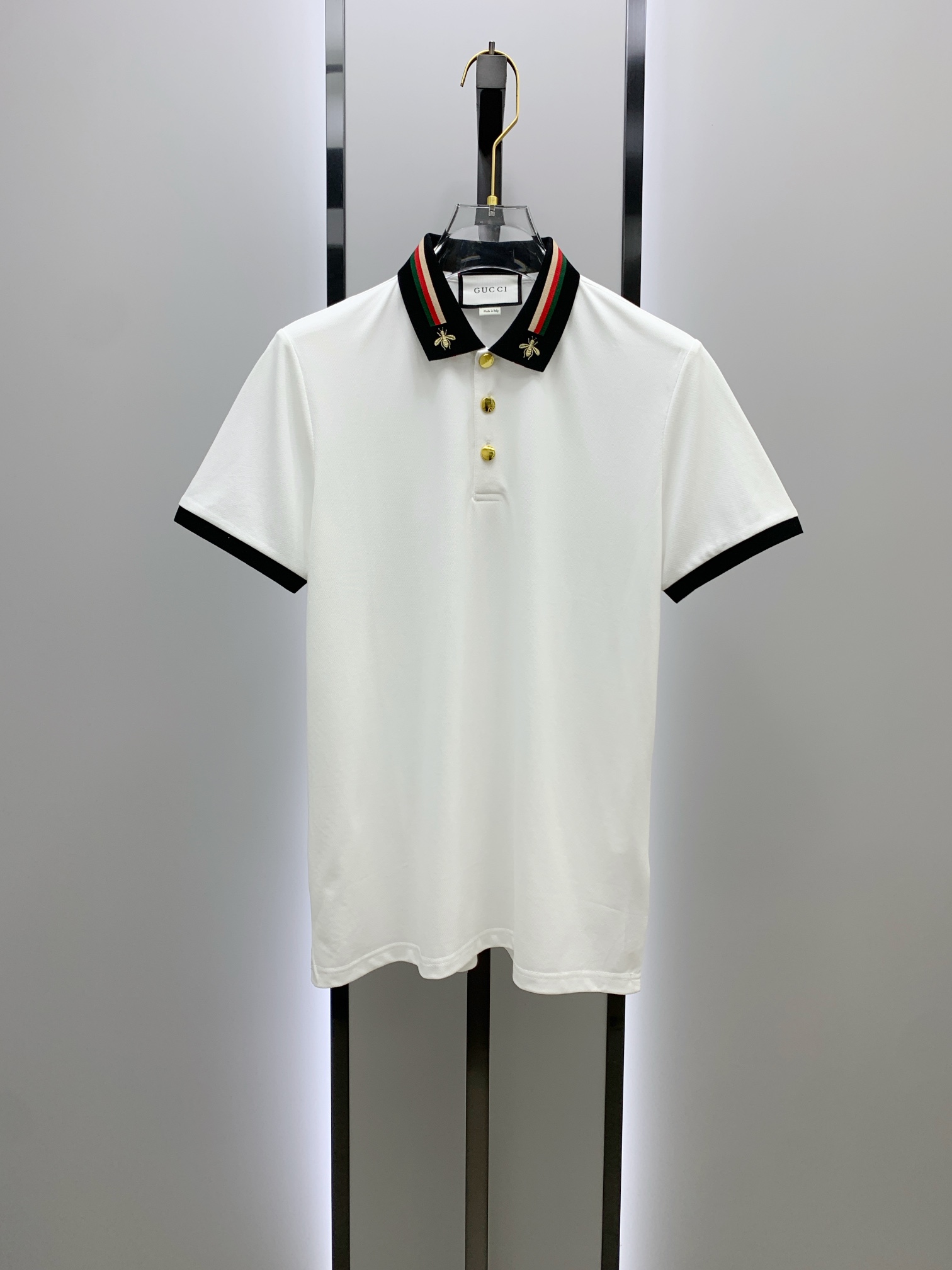 NO:120693,After the New Year, Gucci 25SS new spring and summer short-sleeved lapel T-shirt polo shirt, the highest version is customized with customized high-end vermill fabric simple and fashionable style, thread color combination, super beautiful!  The classic logo with a simple and elegant style of the chest letter logo!  Full of high-end feel, wearable in all seasons. Simple European style official website is on sale. Number M-3XL, gucci, gucci, T-shirt, tees, t-shirt, alexander wang19860909年后 古驰Gucci 25SS新款春夏短袖翻领T恤polo衫,最高版本客供定制高端朱地面料简单时尚款,螺纹拼色螺纹配色超级好看！胸口字母标识经典logo简单大方的款式！满满的高级感,四季可穿.简欧风格官网在售 码数M-3XL,,gucci,gucci,T-shirt,tees，t-shirt,alexander wang,Men's clothing