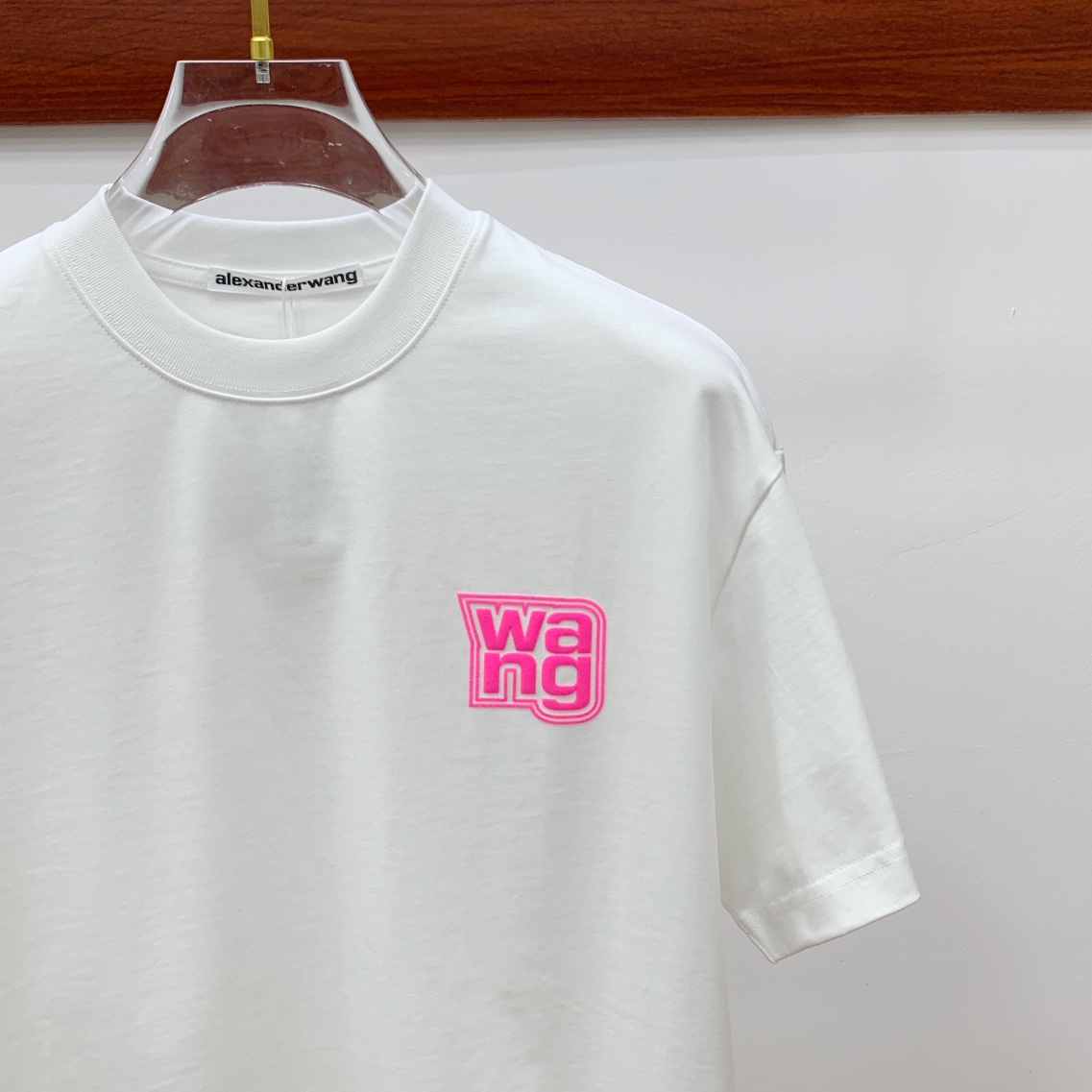 Queen’s High-End Autumn/Winter 2025 T-Shirt: Luxury Custom Design with Soft, Skin-Comfort Cotton - 图片 4