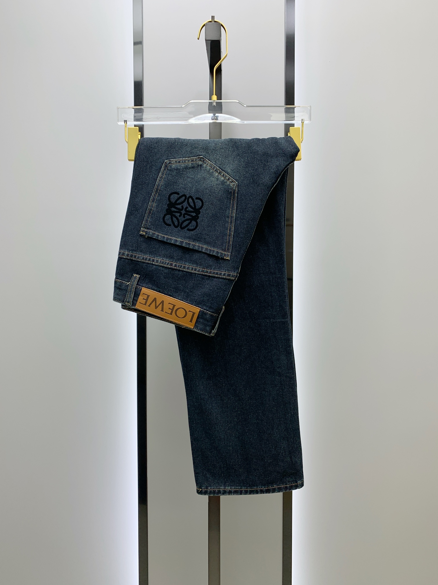 NO:118794,Luo Yijia 2025ss four-season jeans, custom-made full set of hardware, brand new brand design craftsmanship, fine workmanship, perfect details, high version Number of codes 29-38 (no 35-37), loewe, jeans, alexander wang19860909罗意家2025ss四季款牛仔裤,定制全套五金,全新品牌设计工艺,做工精细,细节完美,高版本 码数29-38（无35-37）,,loewe,jeans,alexander wang,Men's clothing
