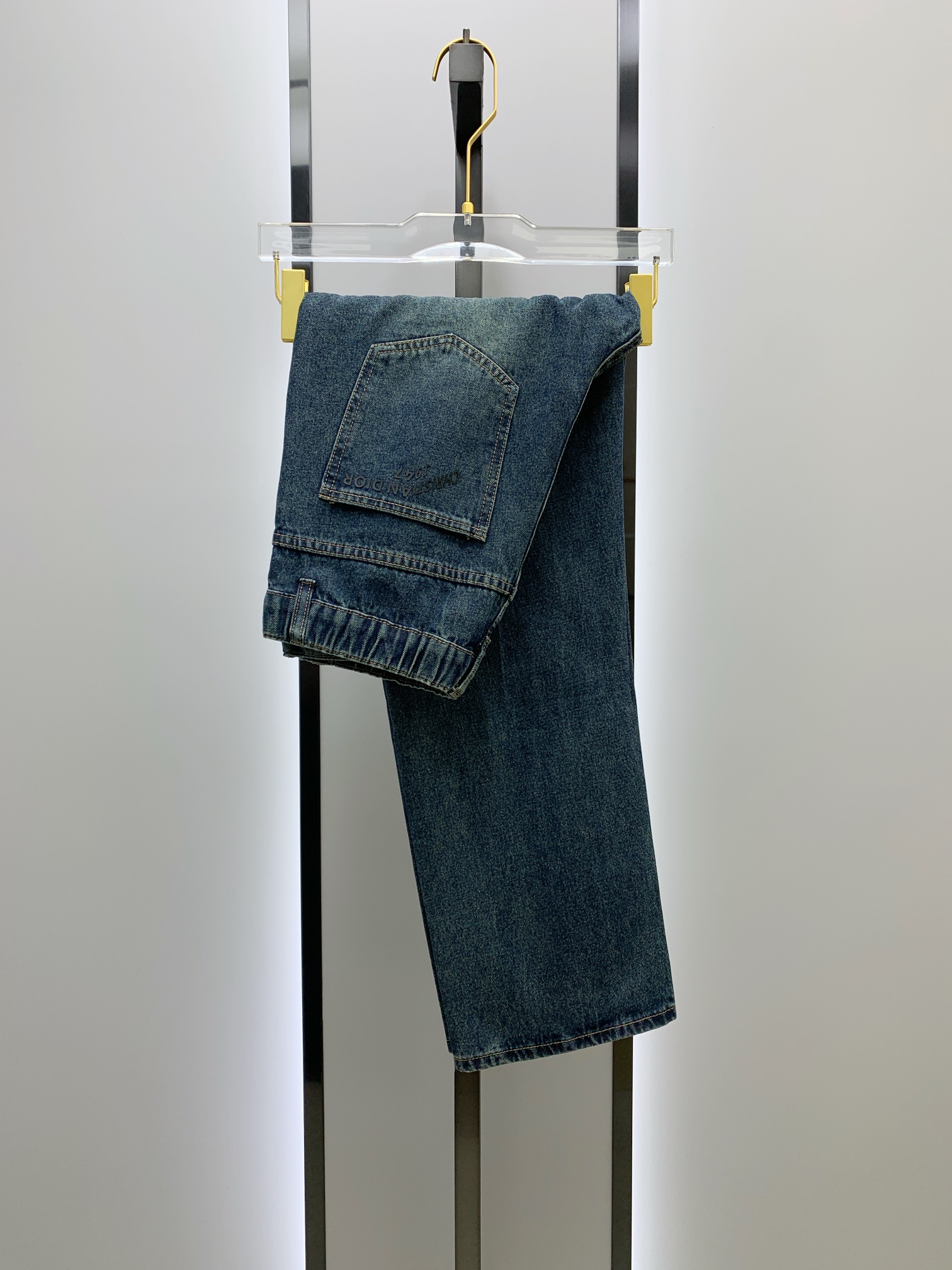 NO:118791,Dijia 2025ss four-season jeans, custom-made full set of hardware, brand new brand design craftsmanship, fine workmanship, perfect details, high version Number of codes 29-38 (no 35-37), dior, jeans, alexander wang19860909迪家2025ss四季款牛仔裤,定制全套五金,全新品牌设计工艺,做工精细,细节完美,高版本 码数29-38（无35-37）,,dior,jeans,alexander wang,Men's clothing