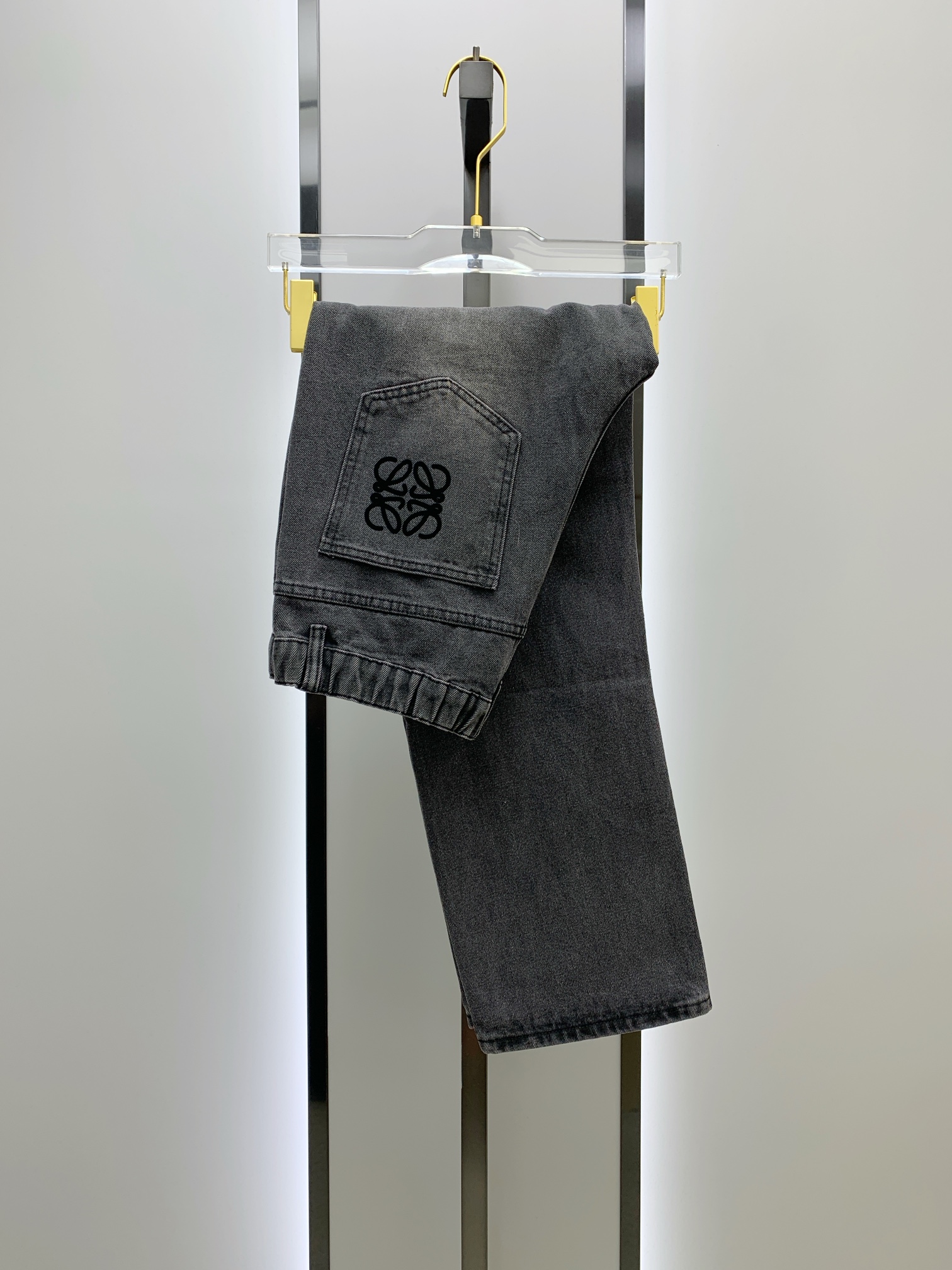 NO:118773,(Supports New Year's Return and Exchange) Luo Yijia 2025ss four-season jeans, customized full set of hardware, new brand design craftsmanship, fine workmanship, perfect details, high version Number of codes 29-38 (no 35-37), loewe, jeans, alexander wang19860909（支持年后退换）罗意家2025ss四季款牛仔裤,定制全套五金,全新品牌设计工艺,做工精细,细节完美,高版本 码数29-38（无35-37）,,loewe,jeans,alexander wang,Men's clothing