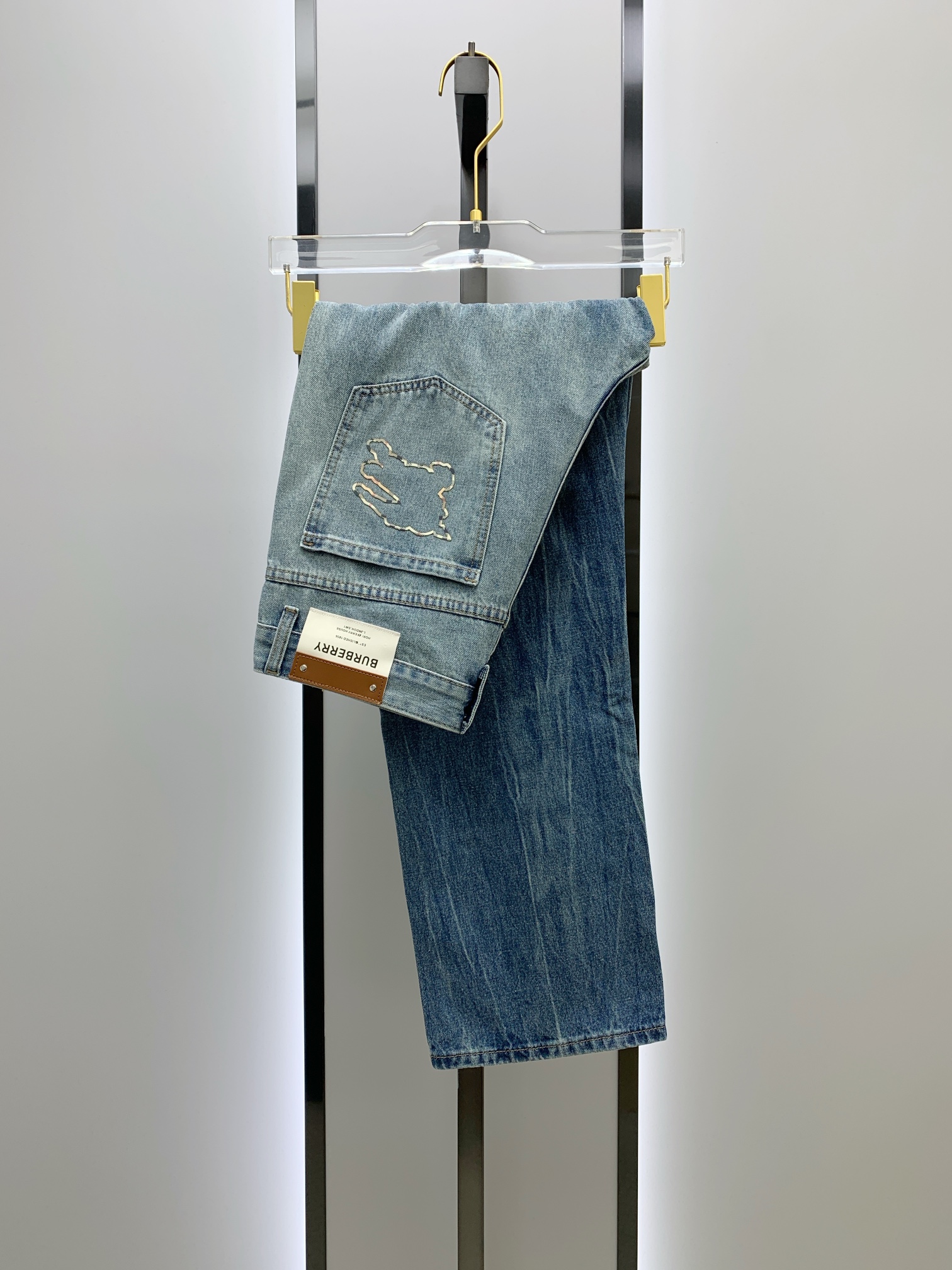 NO:118788,B home 2025ss four-season jeans, custom-made full set of hardware, brand new brand design craftsmanship, fine workmanship, perfect details, high version Number of codes 29-38 (no 35-37), , jeans, alexander wang19860909B家2025ss四季款牛仔裤,定制全套五金,全新品牌设计工艺,做工精细,细节完美,高版本 码数29-38（无35-37）,,jeans,alexander wang,Men's clothing