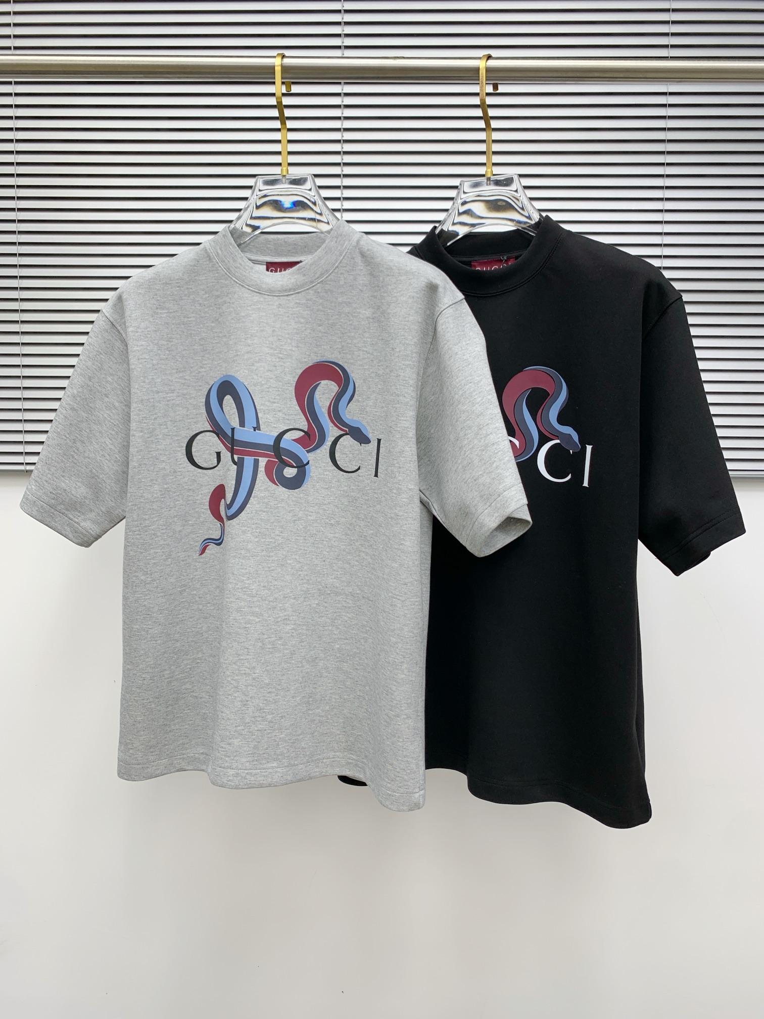 NO:120626,Gujia 2025 autumn and winter new thickened original single men's casual base short-sleeved T-shirt!  High-end customization, high-end version, fashionable and versatile, loose version, original imported 420g double-strand pure cotton fabric, threaded cuffs, neckline hem, super soft and delicate, skin-friendly and comfortable to wear, high-end boutique, OEM, fine-made top body, very good, men's essential items, three-standard size M-2XL maximum size can be worn about 200 catties, gucci, T-shirt, tees, t-shirt, alexander wang19860909古家2025秋冬新款加厚原单男士休闲打底短袖T恤！高端定制 高版本 时尚百搭爆款宽松版型原版进口420克双股纯棉面料 螺纹袖口.领口衣摆 手感超柔软细腻 穿着亲肤舒适 高端精品 代工厂精细做上身非常赞 男士必备单品 三标齐全 尺码M-2XL最大码可穿200斤左右,,gucci,T-shirt,tees，t-shirt,alexander wang,Men's clothing