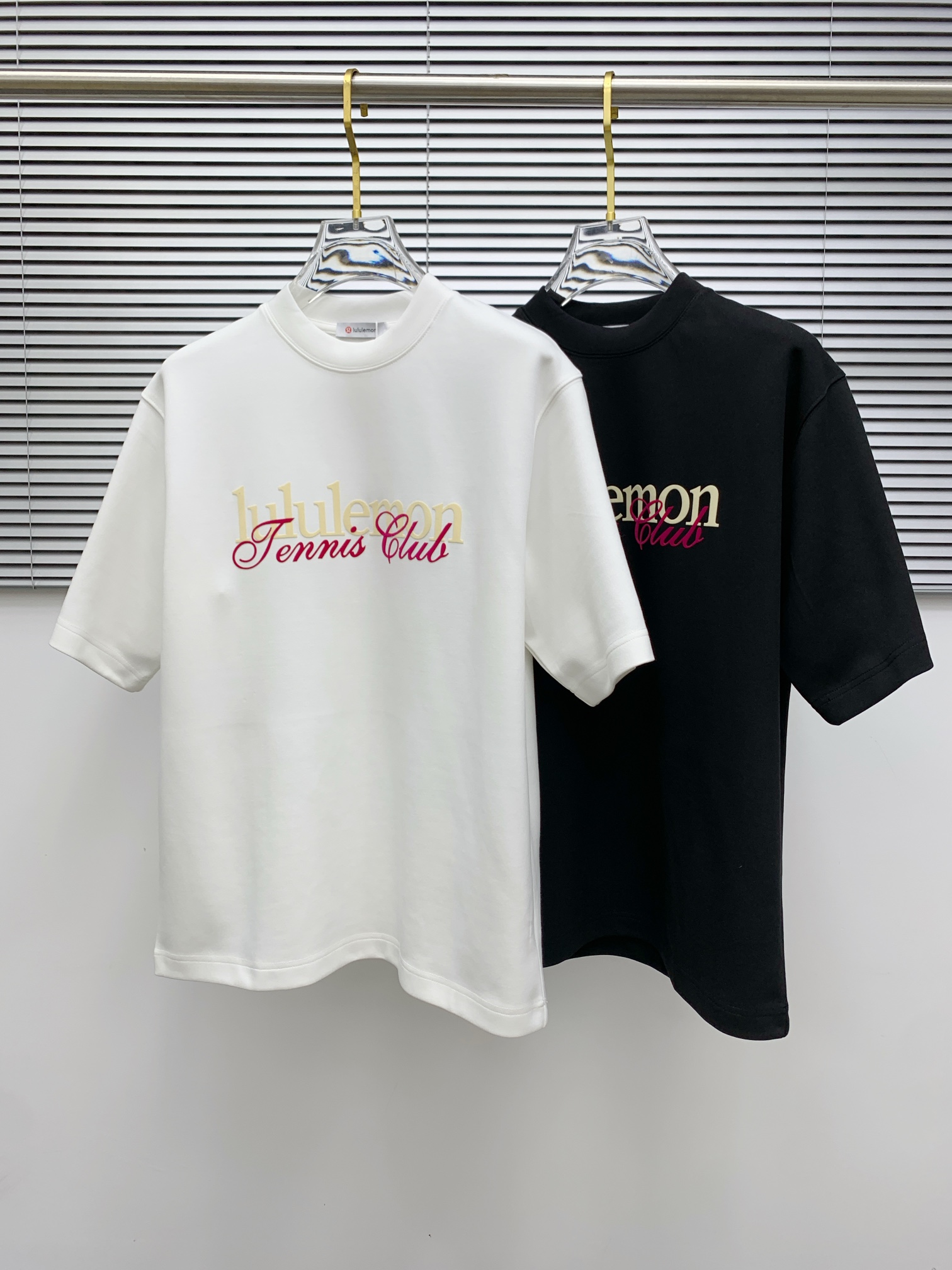 NO:120632,LULU Home 2025 Autumn and Winter New Thickened Original Single Men's Casual Base Short-Sleeve T-shirt!  High-end customization, high-end version, fashionable and versatile, loose version, original imported 420g double-strand pure cotton fabric, threaded cuffs, neckline hem, super soft and delicate, skin-friendly and comfortable to wear, high-end boutique, OEM, fine-made top body, very good, men's essential items, three-standard size M-2XL maximum size can be worn about 200 catties, T-shirt, tees, t-shirt, alexander wang19860909LULU家2025秋冬新款加厚原单男士休闲打底短袖T恤！高端定制 高版本 时尚百搭爆款宽松版型原版进口420克双股纯棉面料 螺纹袖口.领口衣摆 手感超柔软细腻 穿着亲肤舒适 高端精品 代工厂精细做上身非常赞 男士必备单品 三标齐全 尺码M-2XL最大码可穿200斤左右,,T-shirt,tees，t-shirt,alexander wang,Men's clothing