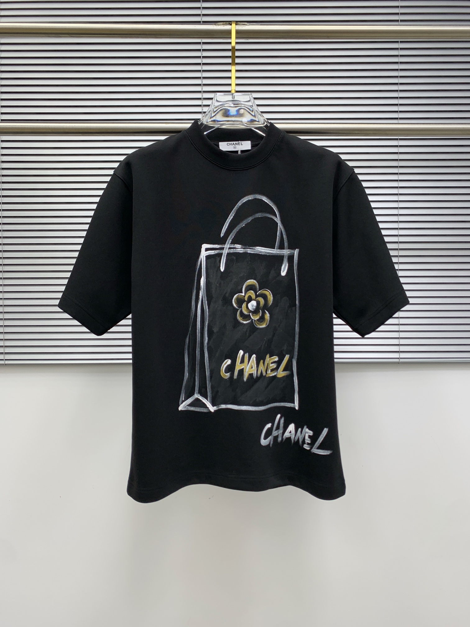 NO:120639,Xiangjia 2025 autumn and winter new thickened original single men's casual base short-sleeved T-shirt!  High-end customization, high-end version, fashionable and versatile, loose version, original imported 420g double-strand pure cotton fabric, threaded cuffs, neckline hem, super soft and delicate, skin-friendly and comfortable to wear, high-end boutique, OEM, fine-made top body, very good, men's essential items, three-standard size M-2XL maximum size can be worn about 200 catties, chanel, T-shirt, tees, t-shirt, alexander wang19860909香家2025秋冬新款加厚原单男士休闲打底短袖T恤！高端定制 高版本 时尚百搭爆款宽松版型原版进口420克双股纯棉面料 螺纹袖口.领口衣摆 手感超柔软细腻 穿着亲肤舒适 高端精品 代工厂精细做上身非常赞 男士必备单品 三标齐全 尺码M-2XL最大码可穿200斤左右,,chanel,T-shirt,tees，t-shirt,alexander wang,Men's clothing