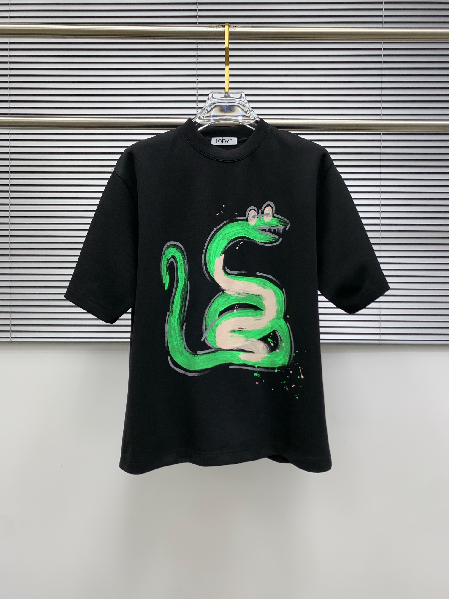 NO:120635,Luo Yijia 2025 autumn and winter new thickened original single men's casual base short-sleeved T-shirt!  High-end customization, high-end version, fashionable and versatile, loose version, original imported 420g double-strand pure cotton fabric, threaded cuffs, neckline hem, super soft and delicate, skin-friendly and comfortable to wear, high-end boutique, OEM factory made the top body very good, men's essential items, three standards, size M-2XL maximum size can be worn about 200 catties, loewe, T-shirt,tees, t-shirt,alexander wang19860909罗意家2025秋冬新款加厚原单男士休闲打底短袖T恤！高端定制 高版本 时尚百搭爆款宽松版型原版进口420克双股纯棉面料 螺纹袖口.领口衣摆 手感超柔软细腻 穿着亲肤舒适 高端精品 代工厂精细做上身非常赞 男士必备单品 三标齐全 尺码M-2XL最大码可穿200斤左右,,loewe,T-shirt,tees，t-shirt,alexander wang,Men's clothing