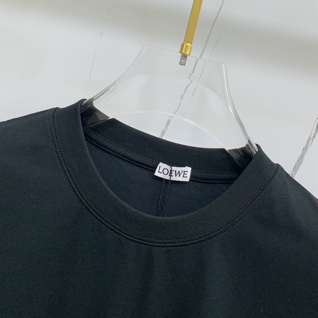 🍀 P145ss罗意威纯棉最新面料经典标识图案logo时尚简约潮流短袖，最顶级的品质专柜原单短袖，顶级制作工艺进口面料，专柜款独特设计，采用进口高端订制面料。官网在售！面料版型超赞 码数：..黑白色 M-3XL