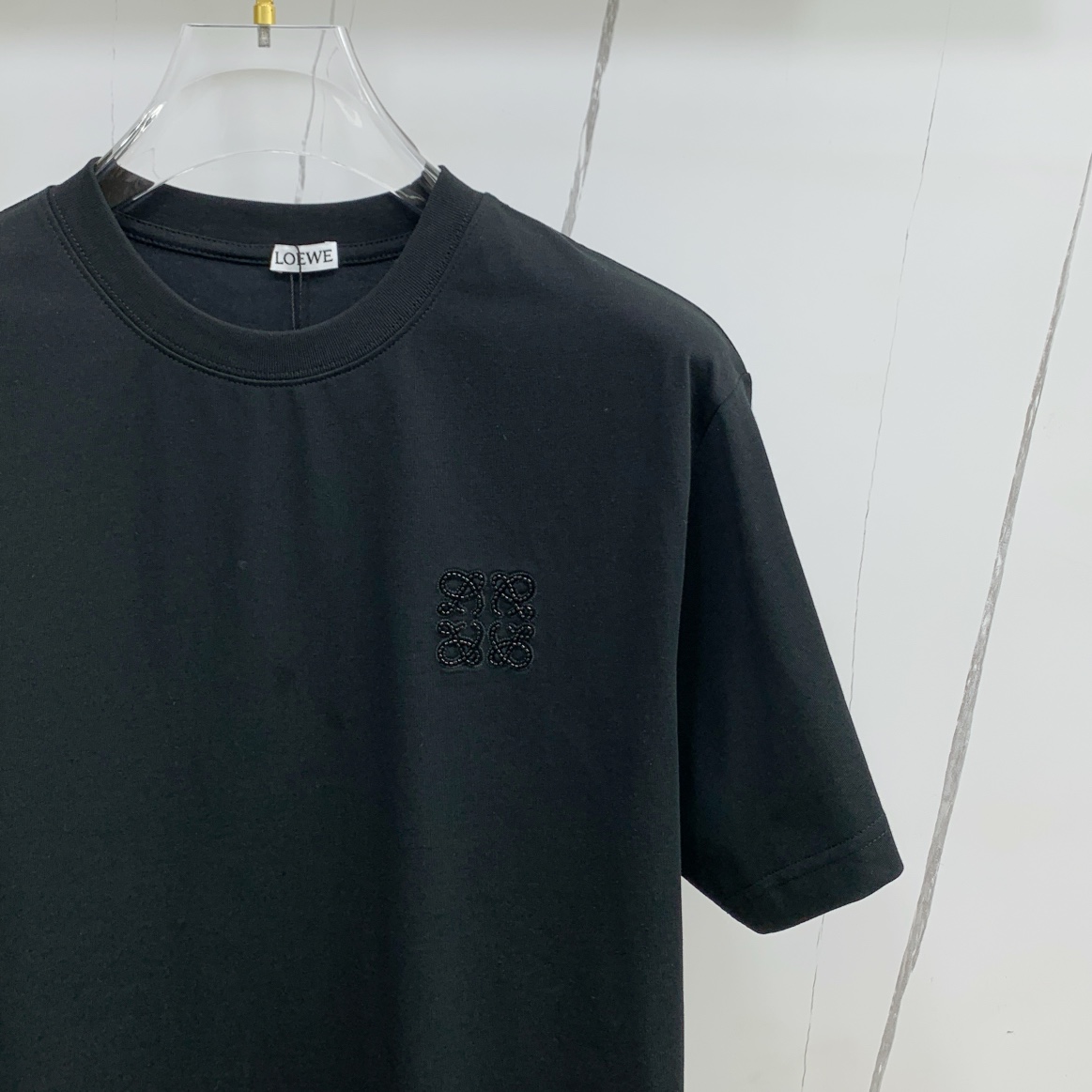 🍀 P145ss罗意威纯棉最新面料经典标识图案logo时尚简约潮流短袖，最顶级的品质专柜原单短袖，顶级制作工艺进口面料，专柜款独特设计，采用进口高端订制面料。官网在售！面料版型超赞 码数：..黑白色 M-3XL