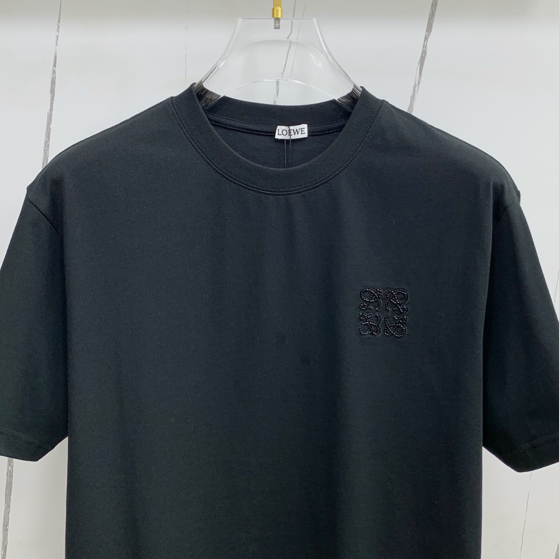 🍀 P145ss罗意威纯棉最新面料经典标识图案logo时尚简约潮流短袖，最顶级的品质专柜原单短袖，顶级制作工艺进口面料，专柜款独特设计，采用进口高端订制面料。官网在售！面料版型超赞 码数：..黑白色 M-3XL