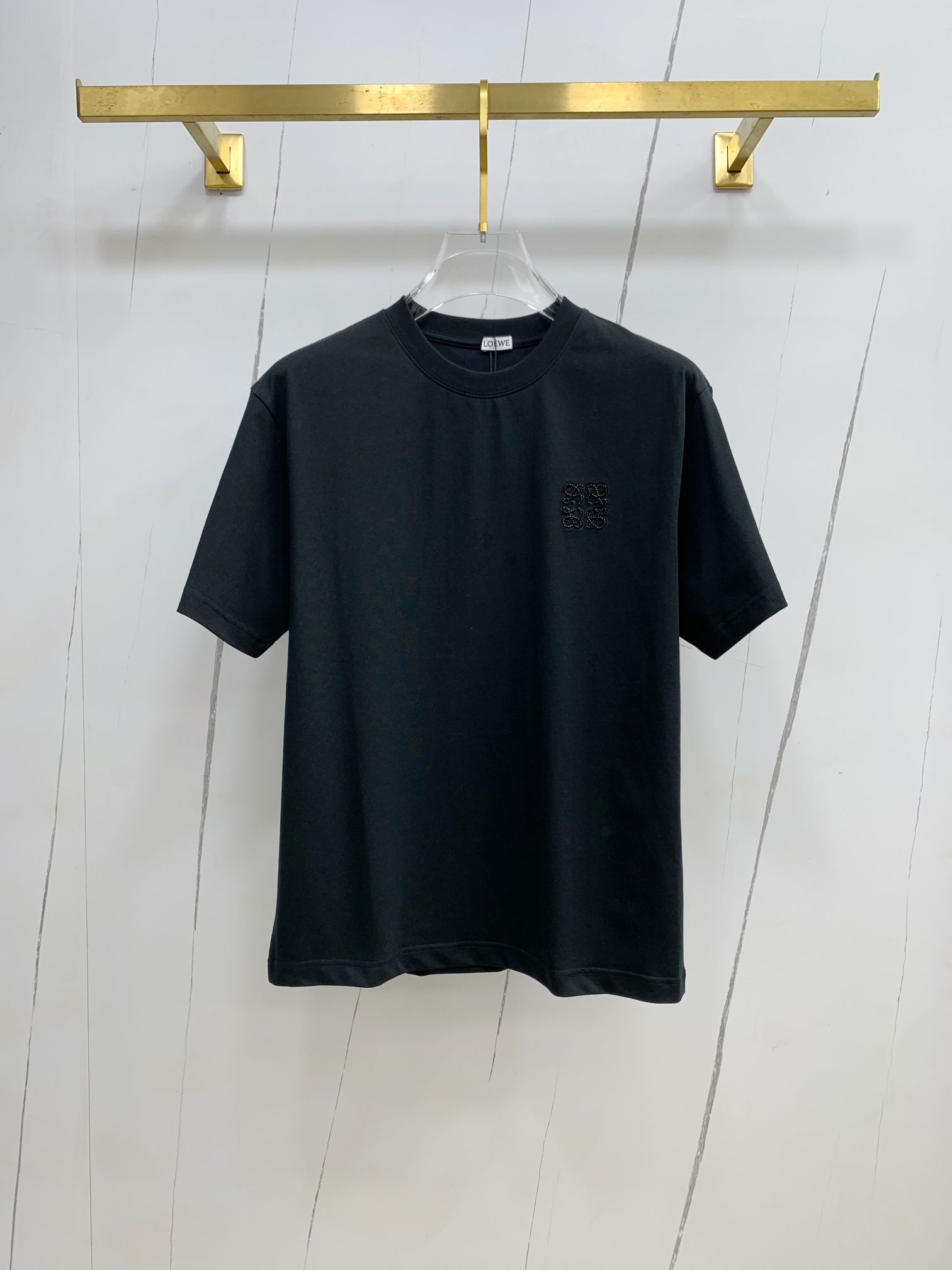 🍀 P145ss罗意威纯棉最新面料经典标识图案logo时尚简约潮流短袖，最顶级的品质专柜原单短袖，顶级制作工艺进口面料，专柜款独特设计，采用进口高端订制面料。官网在售！面料版型超赞 码数：..黑白色 M-3XL