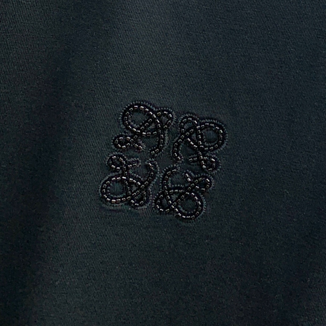 🍀 P145ss罗意威纯棉最新面料经典标识图案logo时尚简约潮流短袖，最顶级的品质专柜原单短袖，顶级制作工艺进口面料，专柜款独特设计，采用进口高端订制面料。官网在售！面料版型超赞 码数：..黑白色 M-3XL