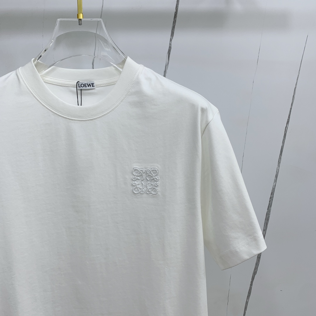 🍀 P145ss罗意威纯棉最新面料经典标识图案logo时尚简约潮流短袖，最顶级的品质专柜原单短袖，顶级制作工艺进口面料，专柜款独特设计，采用进口高端订制面料。官网在售！面料版型超赞 码数：..黑白色 M-3XL