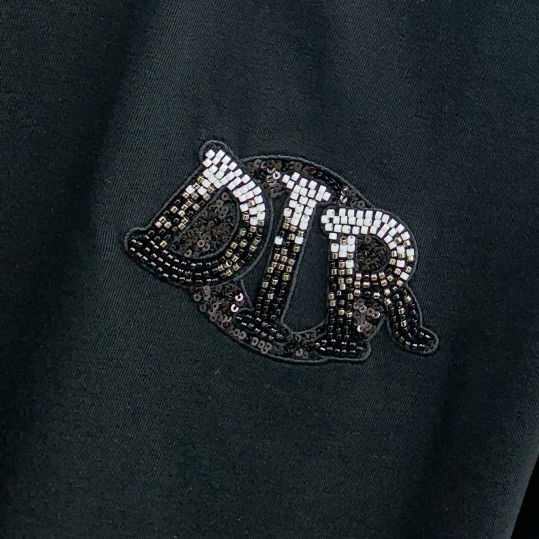 🍀 P145ss迪奥纯棉最新面料经典标识图案logo时尚简约潮流短袖，最顶级的品质专柜原单短袖，顶级制作工艺进口面料，专柜款独特设计，采用进口高端订制面料。官网在售！面料版型超赞 码数：..黑白色 M-3XL