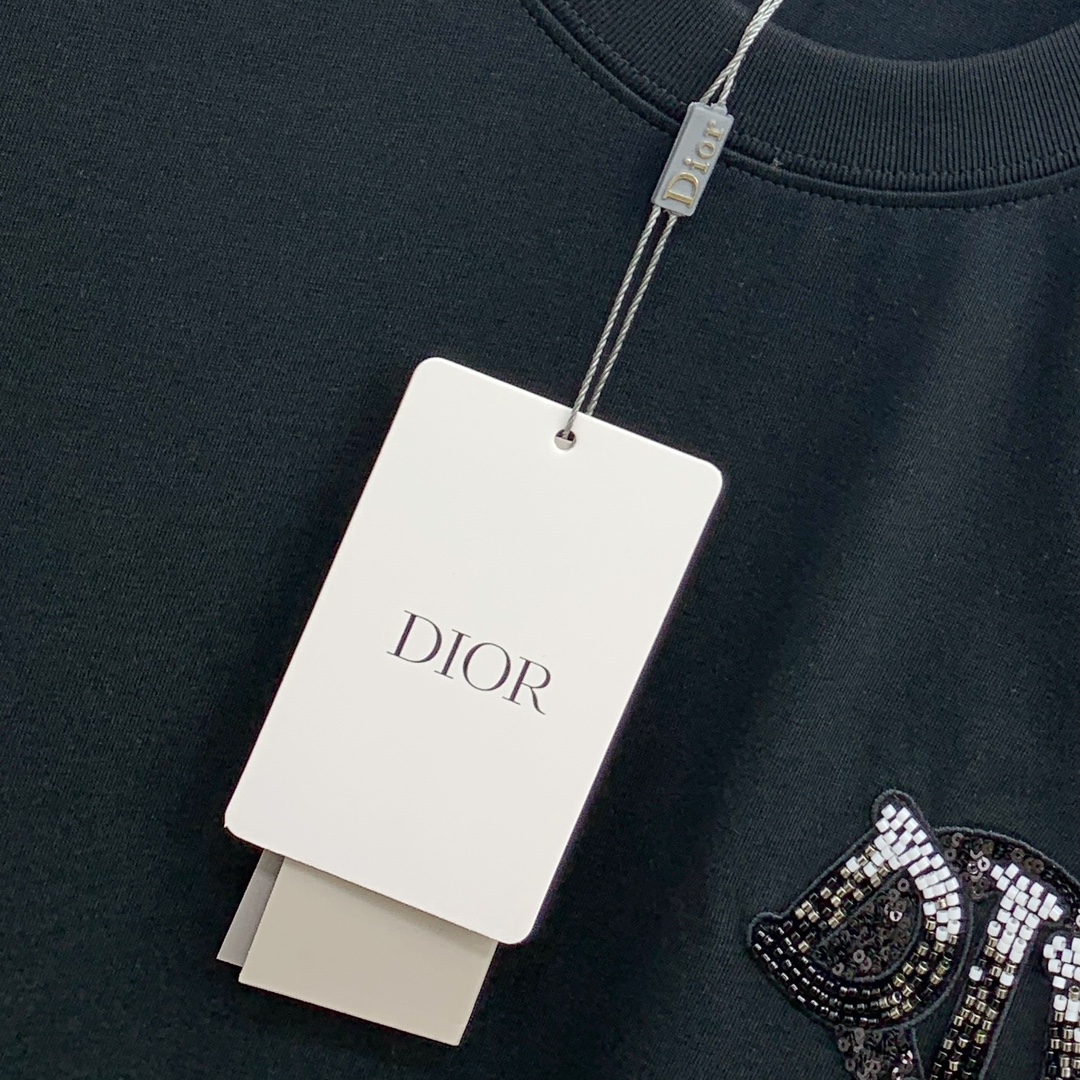 🍀 P145ss迪奥纯棉最新面料经典标识图案logo时尚简约潮流短袖，最顶级的品质专柜原单短袖，顶级制作工艺进口面料，专柜款独特设计，采用进口高端订制面料。官网在售！面料版型超赞 码数：..黑白色 M-3XL