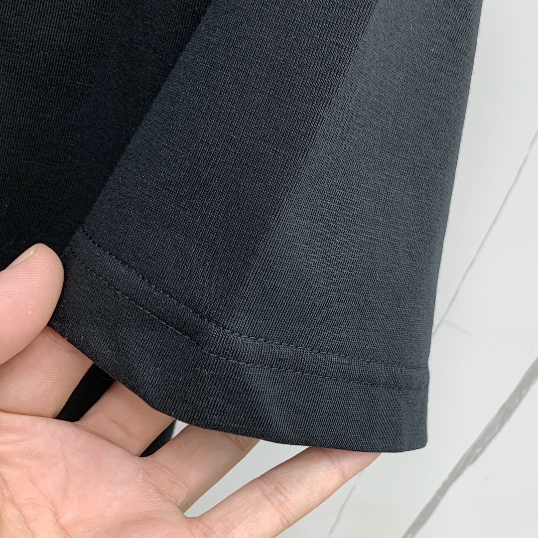 🍀 P145ss迪奥纯棉最新面料经典标识图案logo时尚简约潮流短袖，最顶级的品质专柜原单短袖，顶级制作工艺进口面料，专柜款独特设计，采用进口高端订制面料。官网在售！面料版型超赞 码数：..黑白色 M-3XL