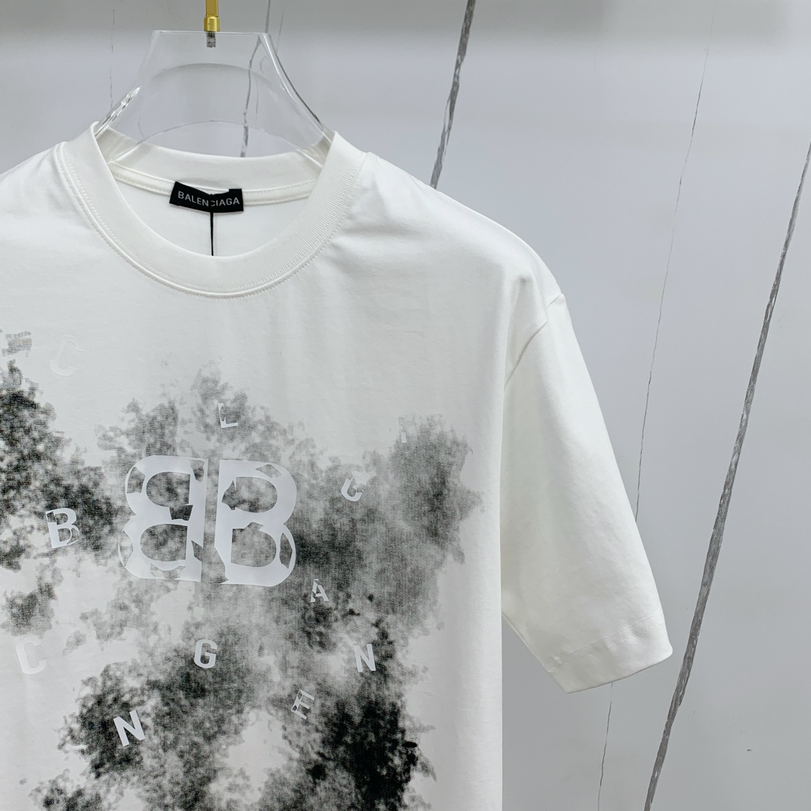 🍀 P145ss巴黎世家纯棉最新面料经典标识图案logo时尚简约潮流短袖，最顶级的品质专柜原单短袖，顶级制作工艺进口面料，专柜款独特设计，采用进口高端订制面料。官网在售！面料版型超赞 码数：..黑白色 M-3XL