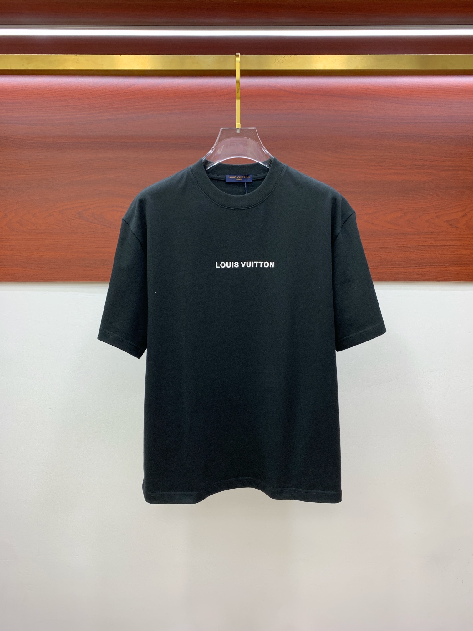 NO:133119,Lujia 2025 new original single men's casual base short-sleeved T-shirt!  High-end customization, high-end version, fashionable and versatile, loose version, original imported double-strand pure cotton fabric, threaded cuffs, neckline hem, super soft and delicate, skin-friendly and comfortable to wear, high-end boutique, OEM, fine-made top body, very good, men's essential items, three-standard size M-2XL maximum size can be worn about 200 catties,,louis vuitton,louis vuitton,T-shirt,tees,t-shirt,alexander wang19860909驴家2025新款原单男士休闲打底短袖T恤！高端定制 高版本 时尚百搭爆款宽松版型原版进口双股纯棉面料 螺纹袖口.领口衣摆 手感超柔软细腻 穿着亲肤舒适 高端精品 代工厂精细做上身非常赞 男士必备单品 三标齐全 尺码M-2XL最大码可穿200斤左右,,louis vuitton,louis vuitton,T-shirt,tees，t-shirt,alexander wang,Men's clothing