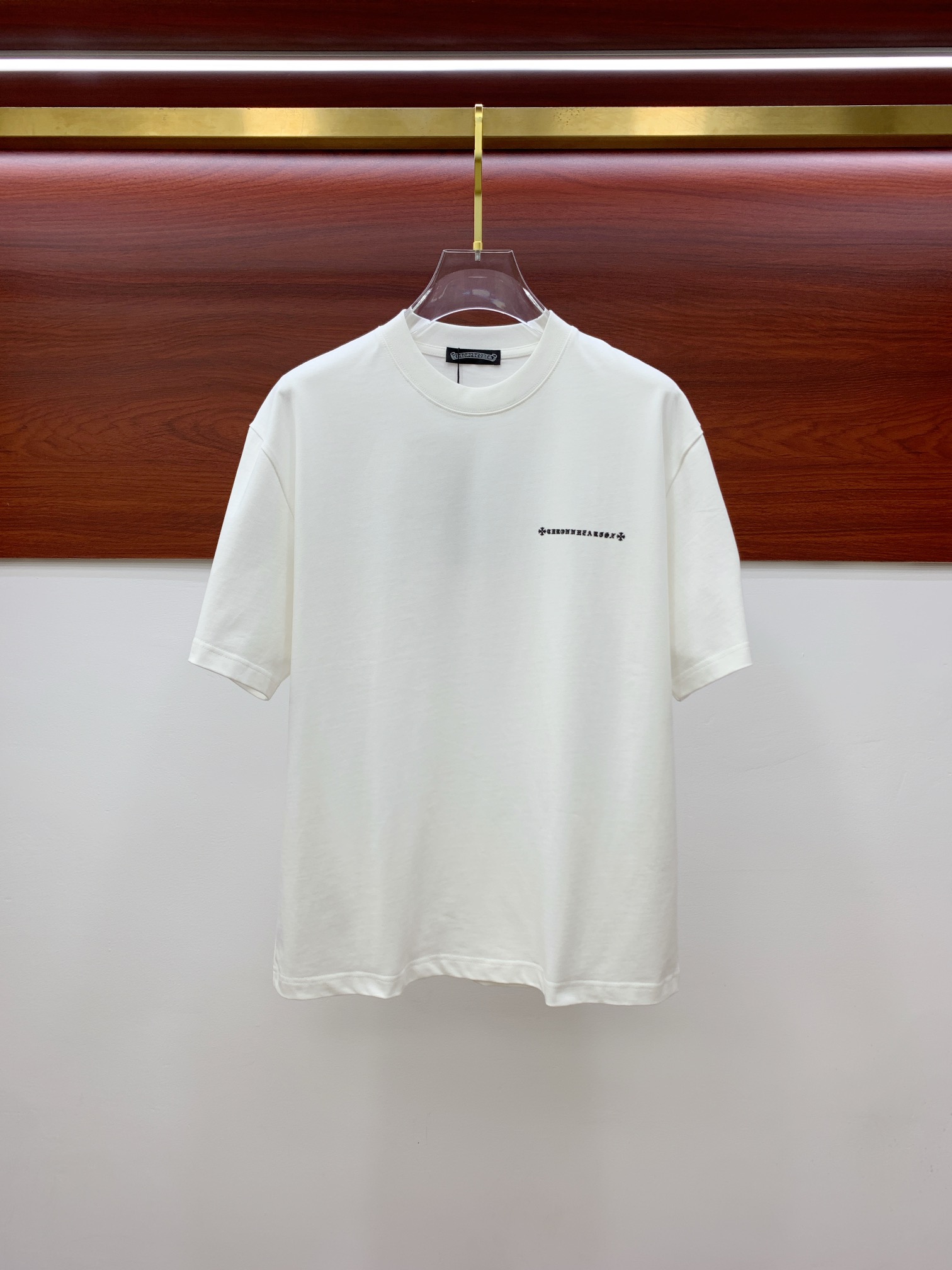 NO:133110,Crowe's new 2025 original single men's casual base short-sleeved T-shirt!  High-end customization, high-end version, fashionable and versatile, loose version, original imported double-strand pure cotton fabric, threaded cuffs, neckline hem, super soft and delicate, skin-friendly and comfortable to wear, high-end boutique, OEM factory made the top body very good, men's essential items, three standards, size M-2XL maximum size can be worn about 200 catties, chrome hearts, loewe, T-shirt, tees, t-shirt, alexander wang19860909克罗家2025新款原单男士休闲打底短袖T恤！高端定制 高版本 时尚百搭爆款宽松版型原版进口双股纯棉面料 螺纹袖口.领口衣摆 手感超柔软细腻 穿着亲肤舒适 高端精品 代工厂精细做上身非常赞 男士必备单品 三标齐全 尺码M-2XL最大码可穿200斤左右,,chrome hearts,loewe,T-shirt,tees，t-shirt,alexander wang,Men's clothing