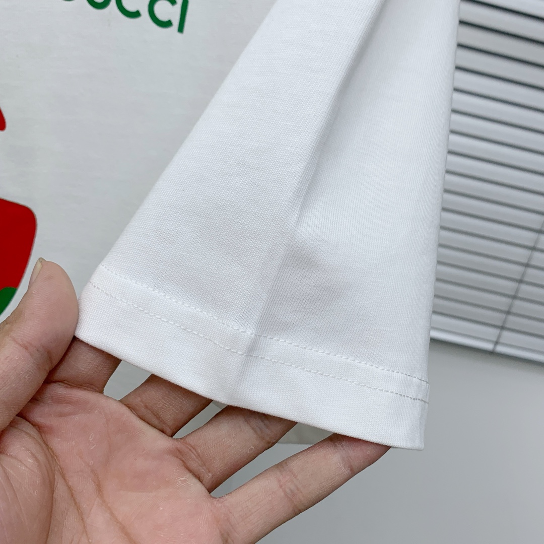 ss古驰纯棉最新面料（最高版本）经典标识图案logo时尚简约潮流短袖，最顶级的品质专柜原单短袖，顶级制作