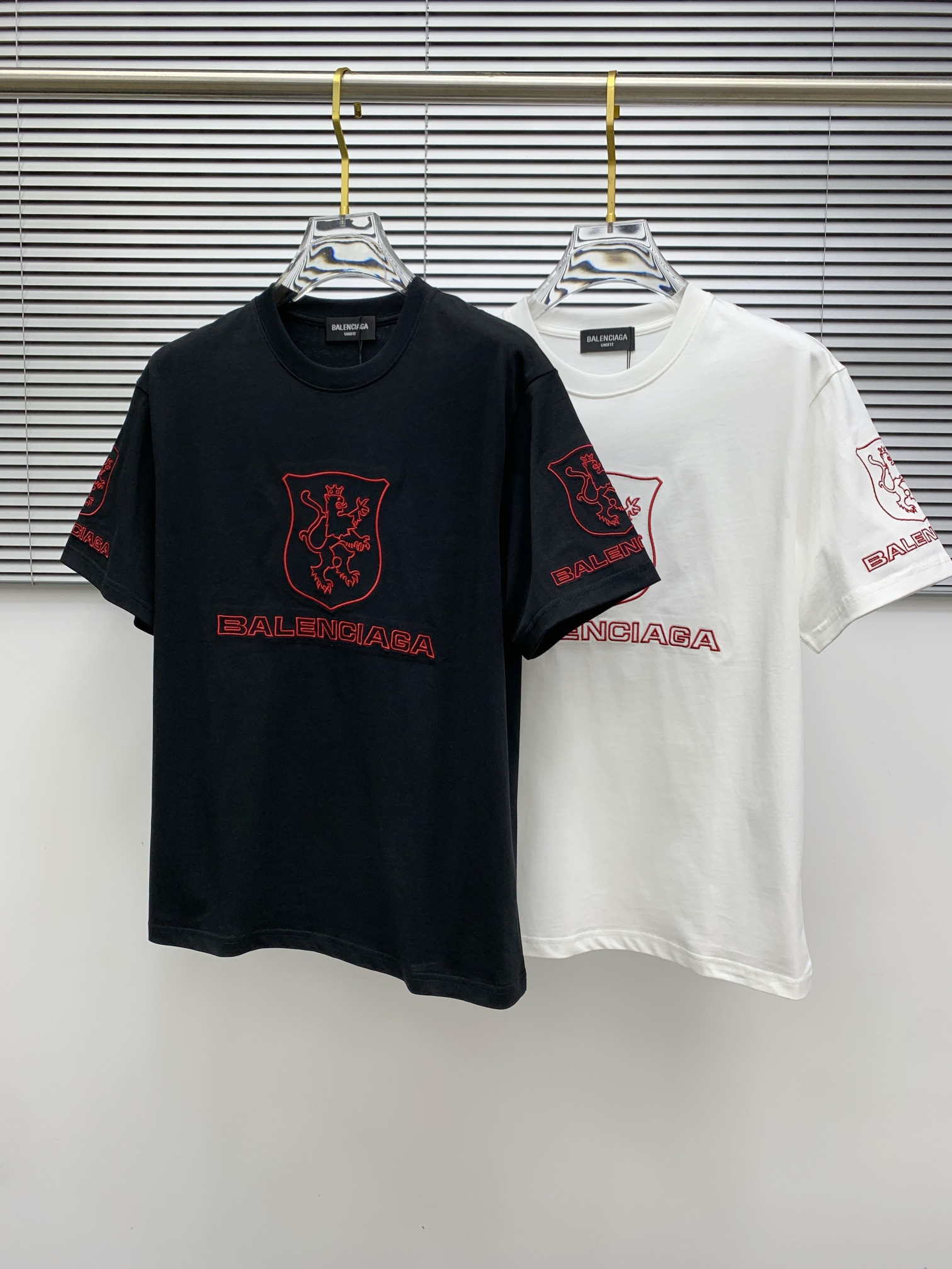 ss巴黎世家纯棉最新面料（最高版本）经典标识图案logo时尚简约潮流短袖，最顶级的品质专柜原单短袖，顶级