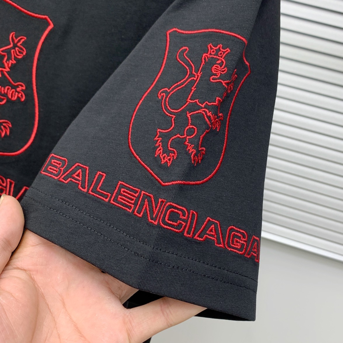 ss巴黎世家纯棉最新面料（最高版本）经典标识图案logo时尚简约潮流短袖，最顶级的品质专柜原单短袖，顶级