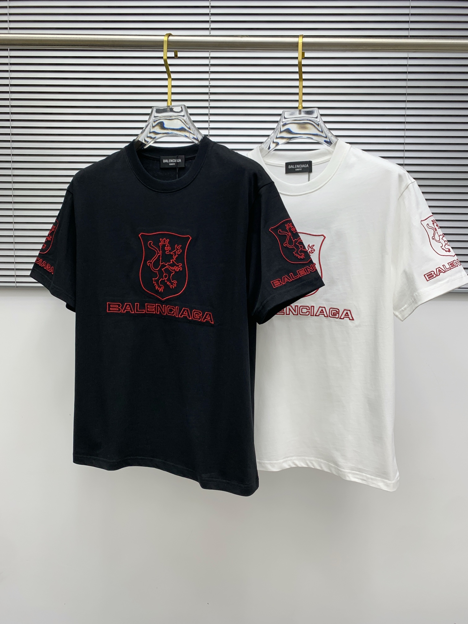 ss巴黎世家纯棉最新面料（最高版本）经典标识图案logo时尚简约潮流短袖，最顶级的品质专柜原单短袖，顶级