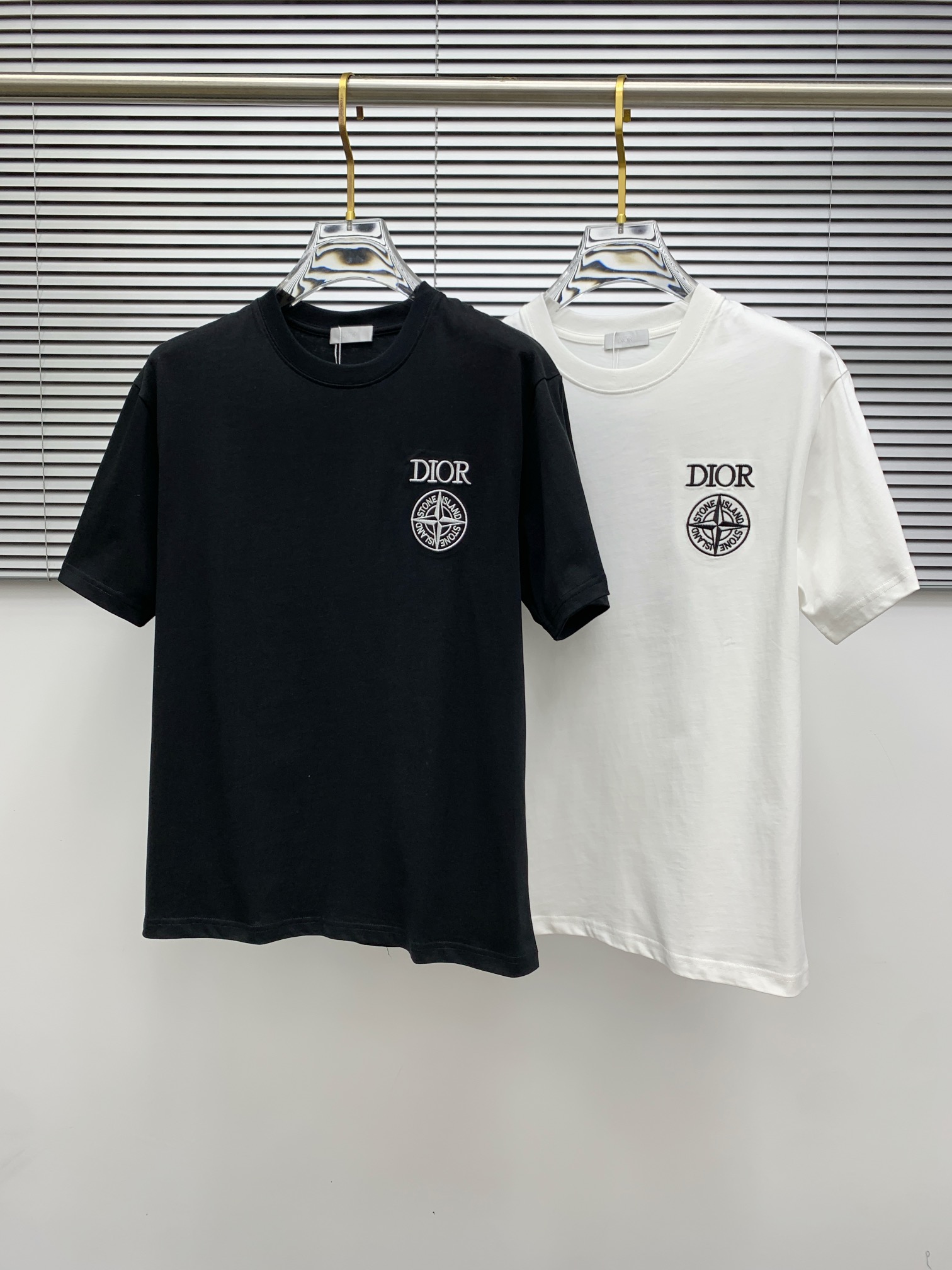 ss迪奥纯棉最新面料（最高版本）经典标识图案logo时尚简约潮流短袖，最顶级的品质专柜原单短袖，顶级制作