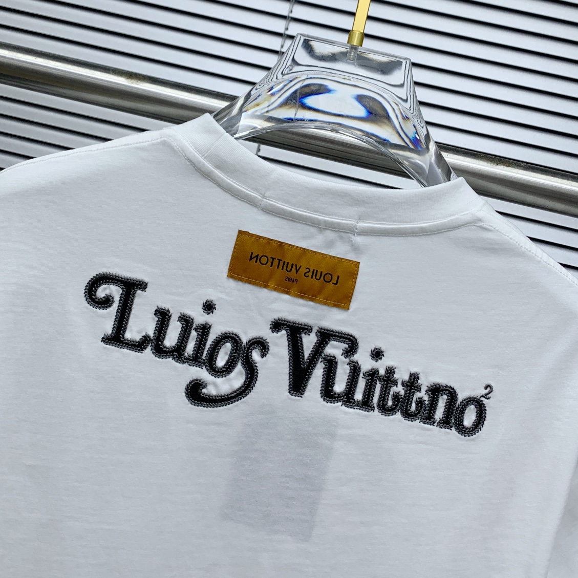 ssLV纯棉最新面料（最高版本）经典标识图案logo时尚简约潮流短袖，最顶级的品质专柜原单短袖，顶级制作