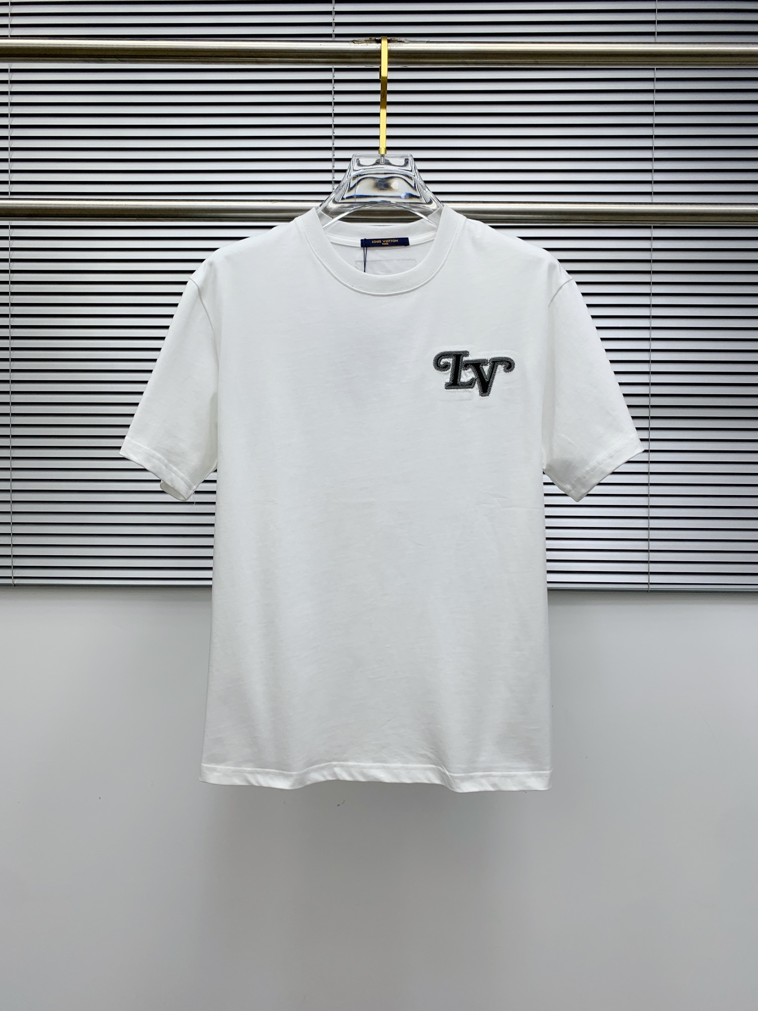 ssLV纯棉最新面料（最高版本）经典标识图案logo时尚简约潮流短袖，最顶级的品质专柜原单短袖，顶级制作