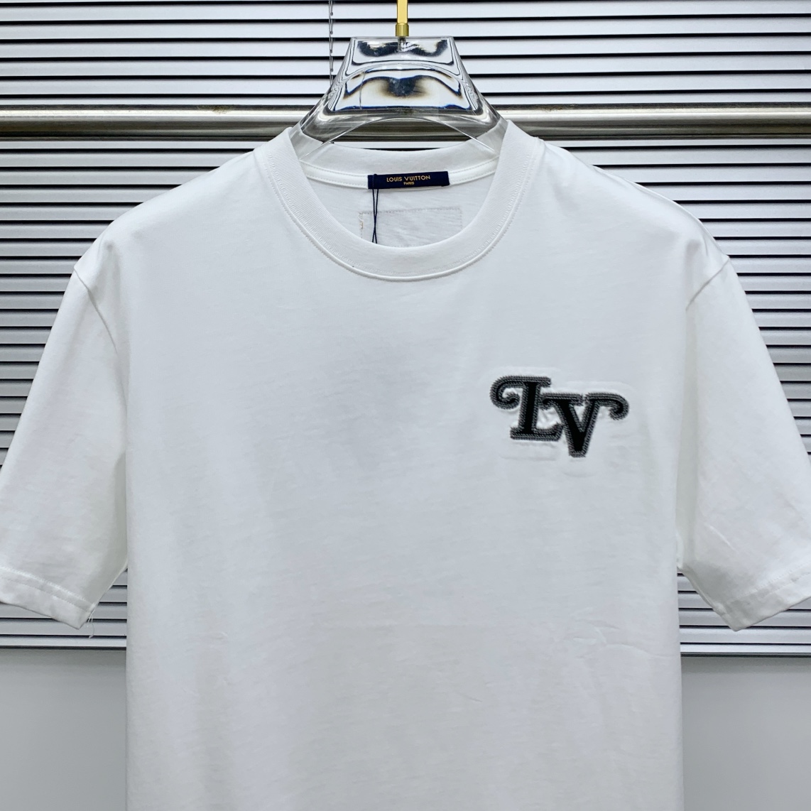 ssLV纯棉最新面料（最高版本）经典标识图案logo时尚简约潮流短袖，最顶级的品质专柜原单短袖，顶级制作