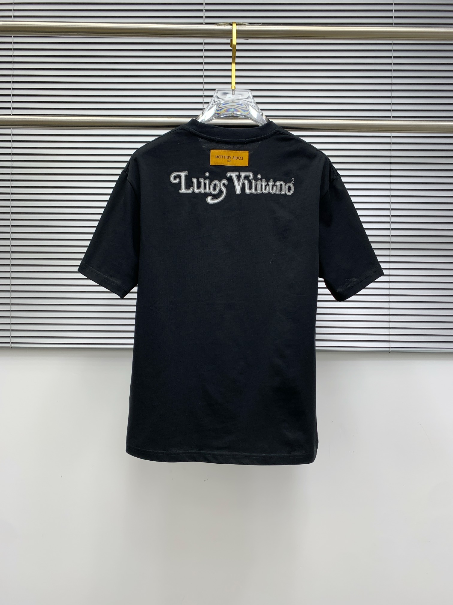 ssLV纯棉最新面料（最高版本）经典标识图案logo时尚简约潮流短袖，最顶级的品质专柜原单短袖，顶级制作