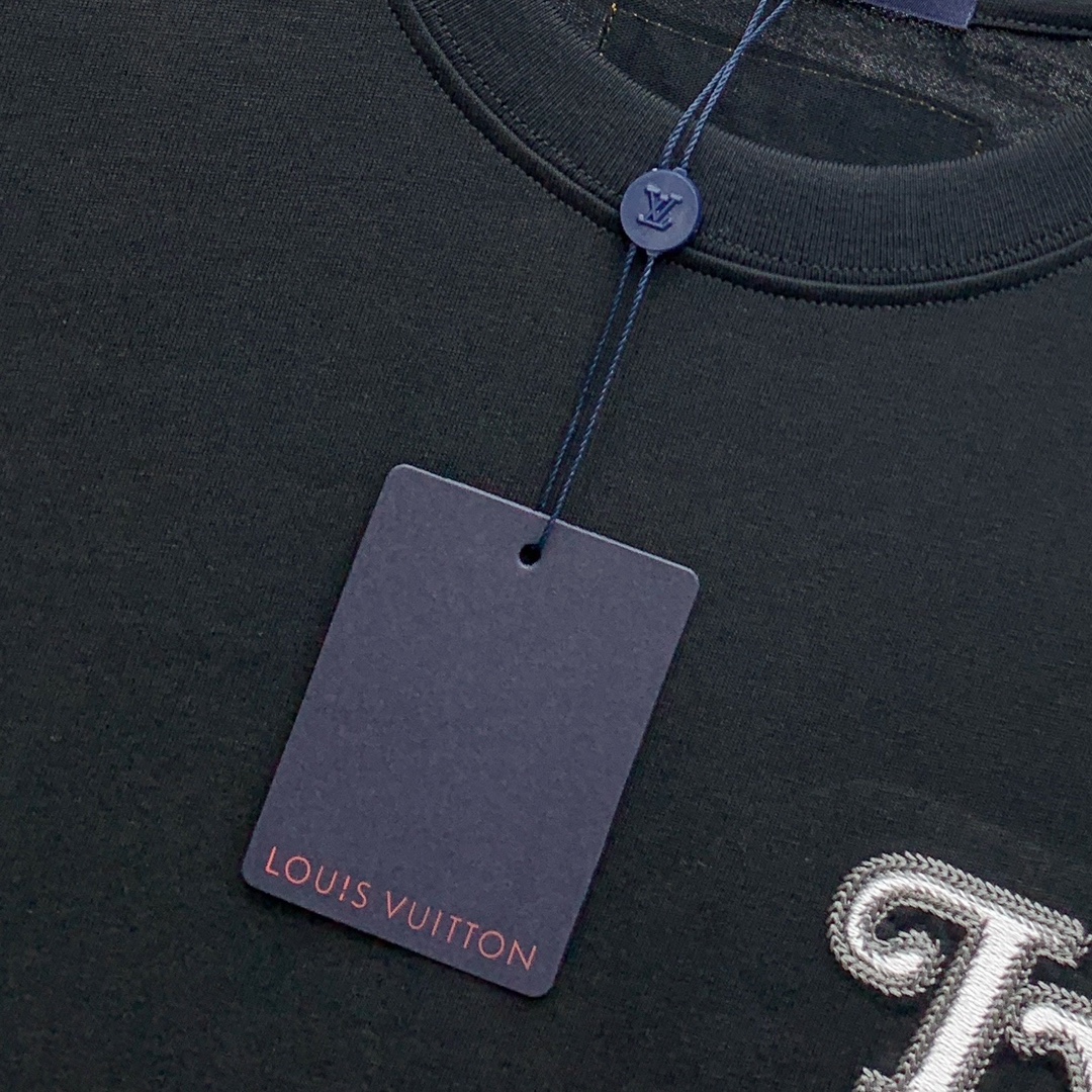 ssLV纯棉最新面料（最高版本）经典标识图案logo时尚简约潮流短袖，最顶级的品质专柜原单短袖，顶级制作