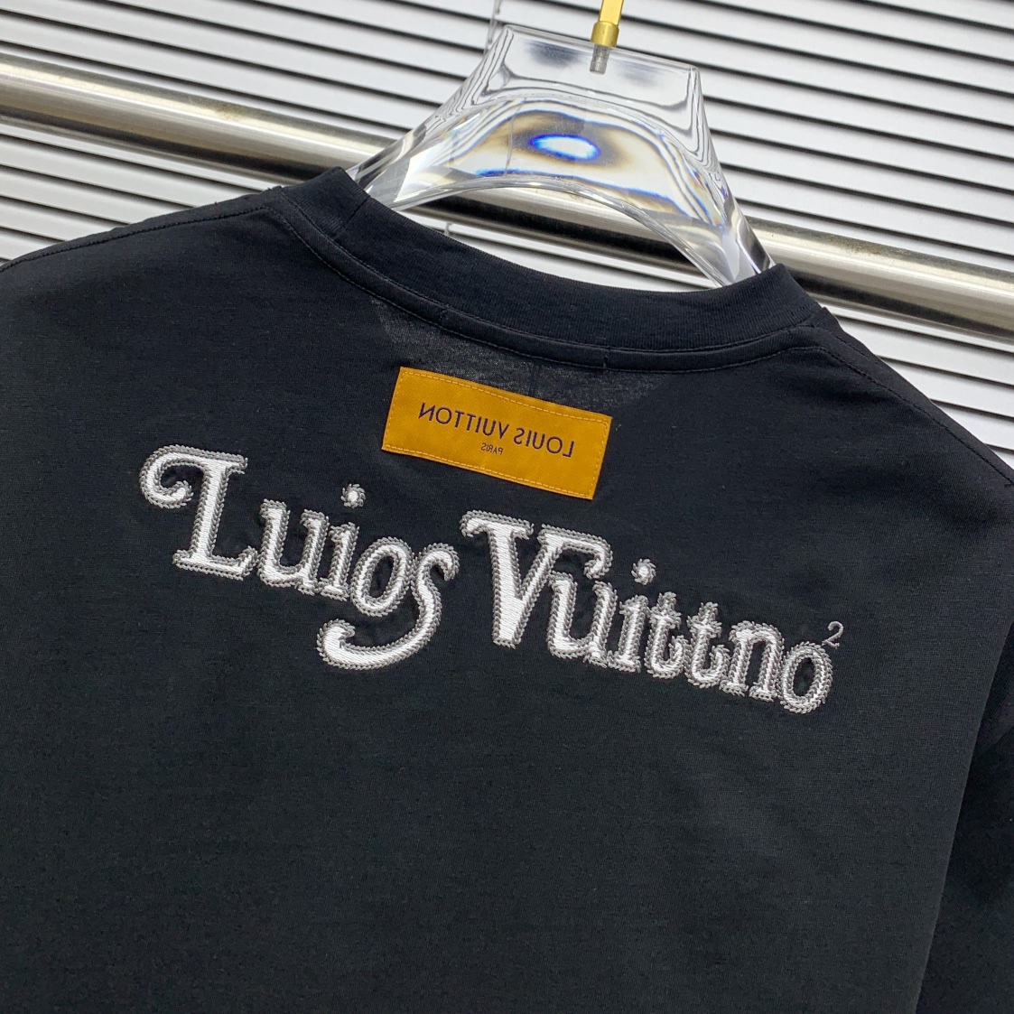 ssLV纯棉最新面料（最高版本）经典标识图案logo时尚简约潮流短袖，最顶级的品质专柜原单短袖，顶级制作