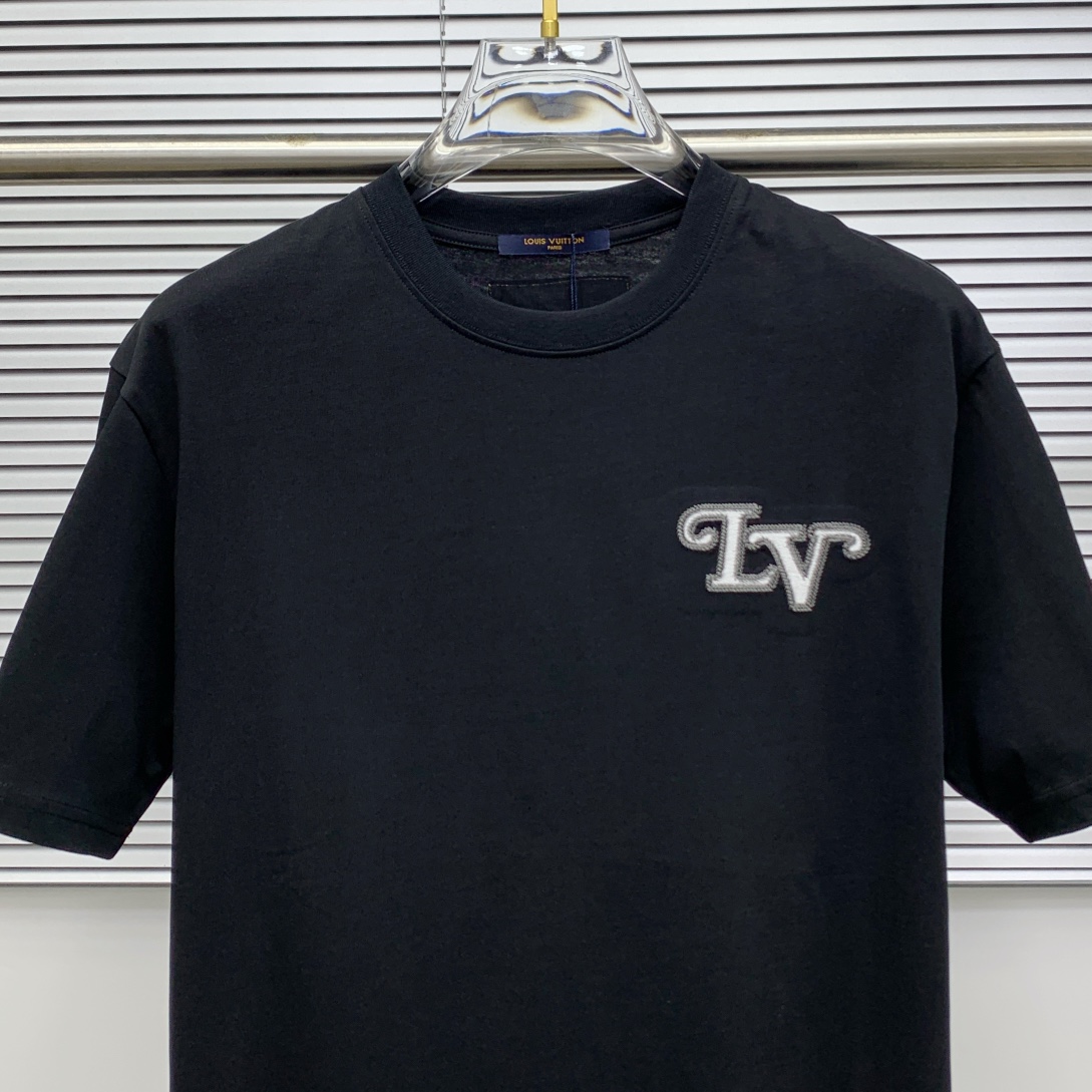 ssLV纯棉最新面料（最高版本）经典标识图案logo时尚简约潮流短袖，最顶级的品质专柜原单短袖，顶级制作